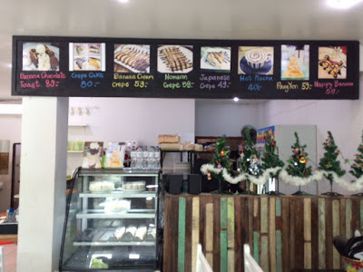 เป็นร้านของหวานชื่อดังในหมู่บ้านเมืองเอก นักศึกษาและคนทำงานกินกันถ่ายรูปอาหารหวานกันอย่างมีความสุข บริเวณโดยรอบจะมีโรงแรมใกล้สนามบินดอนเมือง