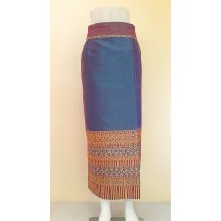 ผ้าถุงไหมสำเร็จรูป (สีน้ำเงินอมม่วง) งานตัดเย็บประณีต อัดผ้ากาวตามสีของผ้าถุง เนื้องานดีเกรด A (รอบเอว 28 นิ้ว)