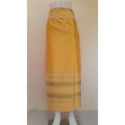 ผ้าถุงไหมสำเร็จรูป (สีเหลือทอง) งานตัดเย็บประณีต อัดผ้ากาวตามสีของผ้าถุง เนื้องานดีเกรด A (รอบเอว 32 นิ้ว)