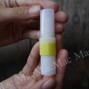 หลอดยาดม two way พร้อมไส้ยาดม ขนาด 1.5 x 6.8 ซม.คละสี(ส่วนข้อต่อสีเหลือง เบอร์ 3) เป็นสีแดง สีฟ้า สีเขียว สีม่วง *