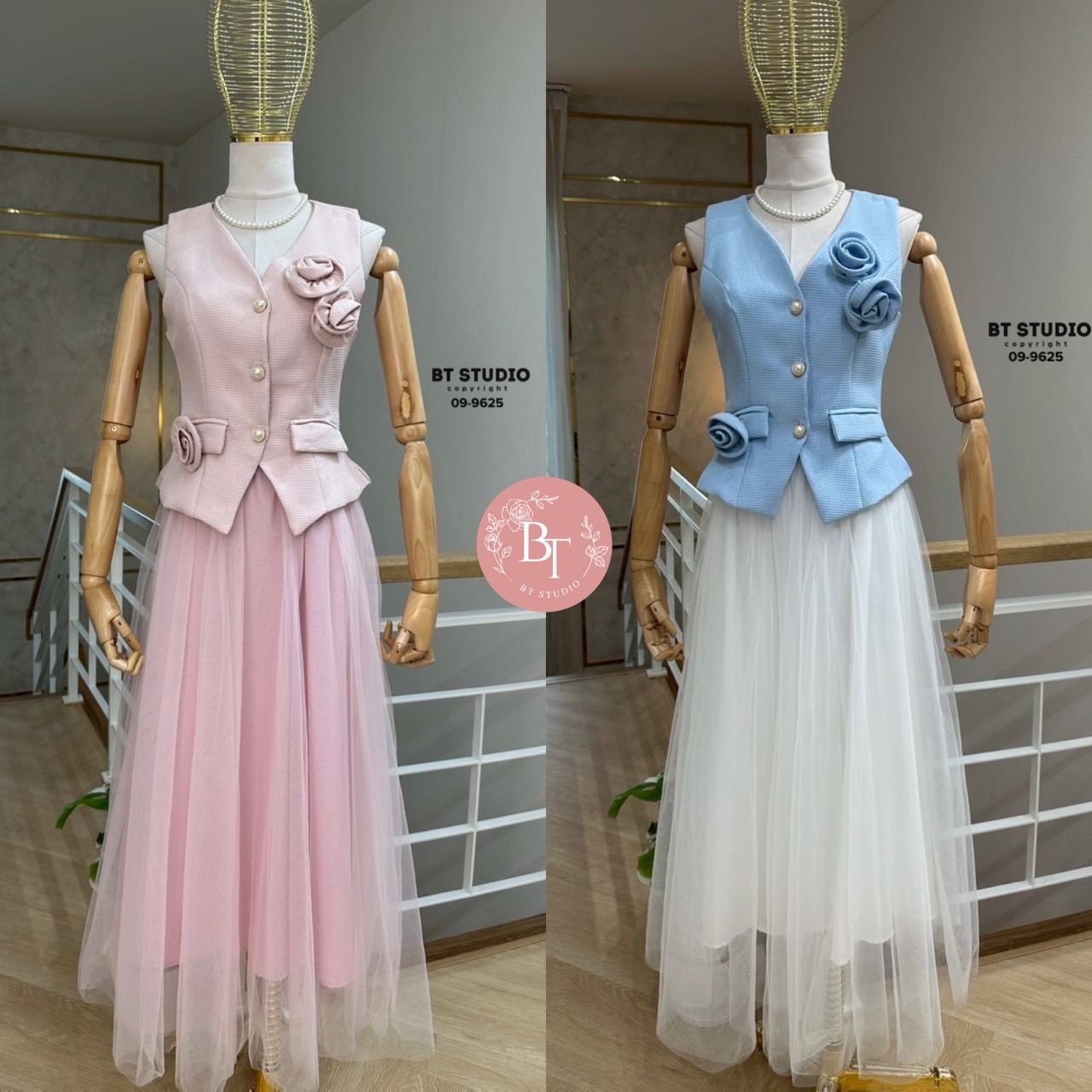 ชุดเซท 2 ชิ้น เสื้อเบเซอร์แขนกุดกระดุมหน้าผ้าทวิสต์แต่งกระเป๋าหลอก มาพร้อมกระโปรงผ้ามุ้ง2ชั้น และมีซับในด้านใน มาพร้อมพร้อพดอกไม้เข็มกลัด งานสวยมีซับในเนื้อผ้าดี คัตติ๊งสวยเป๊ะ