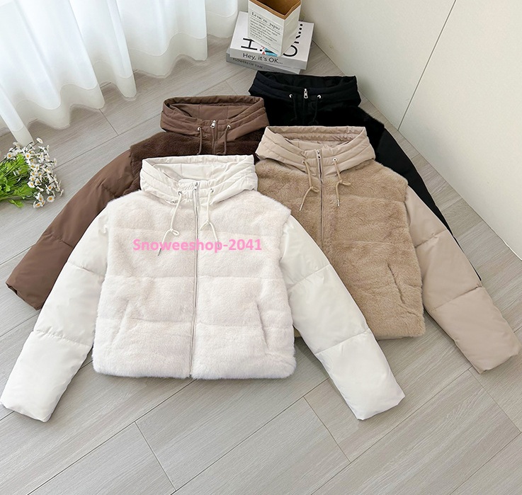 ดาวน์แจ็คเก็ตผู้หญิงแต่งขนเฟอร์สุดหรู ใส่แล้วอุ่นและสวยมีคลาส ฮู้ดขนเฟอร์นุ่มนิ่ม เพิ่มความชิค เสื้อหนา อบอุ่น ลมแรง หิมะตกก็เอาอยู่ แมทช์ง่าย เข้ากับทุกลุคสายแฟ มีให้เลือก 4 เฉดสีสวยละมุน