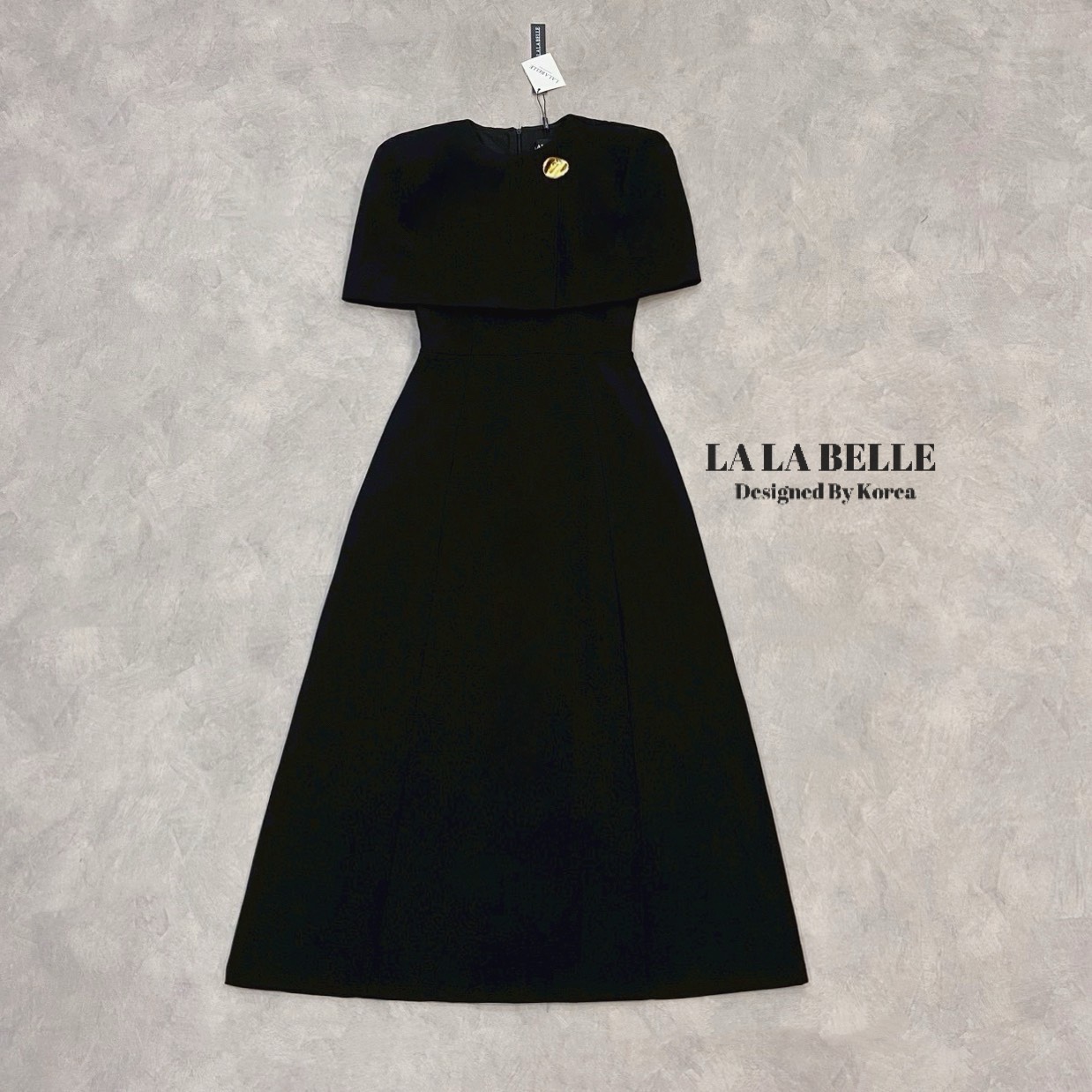 เดรสคลุมไหล่สาวเทสดีคอกลมทรงคลุมไหล่บ่าเสริมฟองน้ำเบาๆเอวเข้ารูปเข้าทรงกระโปรงยาวทรงเอผ้าสูทอัดกาวอย่างดี