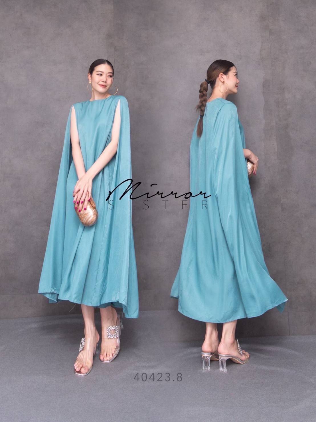 MiRRoRSiSTER’s Fenda Cape and Poncho Dress•• เดรสทรงโมเดิร์น สวยและมีความเก๋ ดีไซน์สุดชิค แพทเทรินใส่ง่าย รุ่นนี้ใช้ผ้าเปลืองมาก เนื้อผ้าสวยใส่สบายมากๆ ดีไซน์เหมือนมีผ้าคลุมไหล่อำพรางแขน ตัวเดรสเป็นแขนกุด มีซิปด้านหลัง..ใส่แล้วไม่ร้อนเพราะเนื้อผ้าเนื้อดีใ