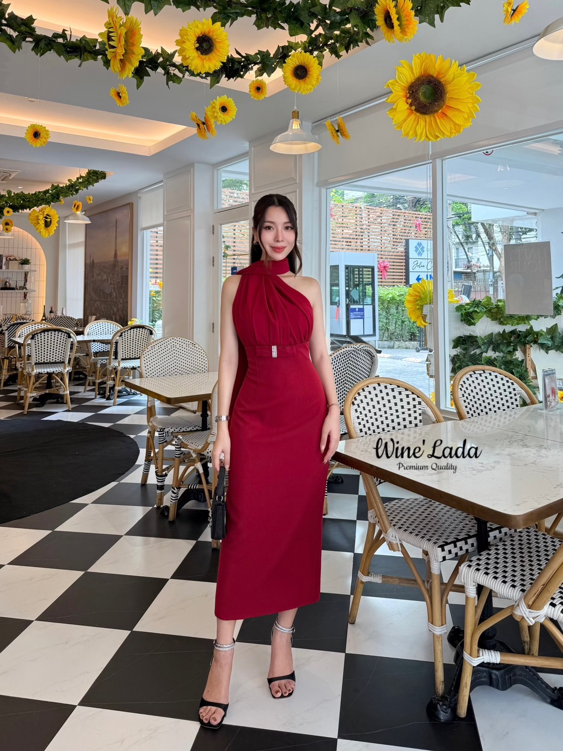 Dress.เดรสเกาะอกออกงานแต่งผ้าพันคอยาวด้านหลัง หน้าอกมีฟองน้ำ ทรงสวยเป๊ะเว่อร์ ใส่แล้วดูสูง เพียวเลยค่ะ เนื้อผ้าใส่สบาย ใส่แล้วเป๊ะ ปัง ใครได้ลองแล้วจะหลงรักค่าา รับรองคุ้มเว่อร์ งานสวยมากค่ะ #Wine'Lada