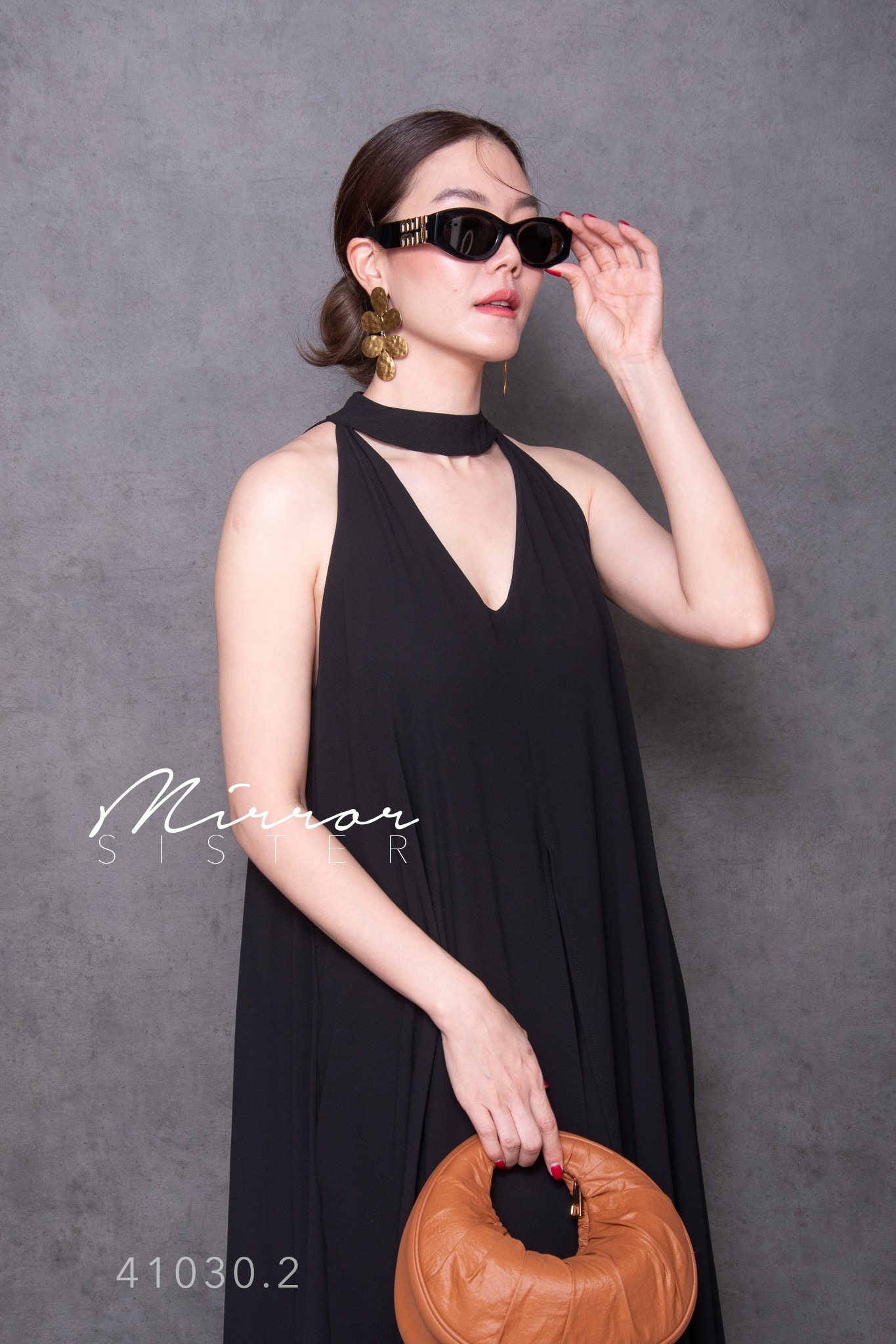 MiRRoRSiSTER's SHELoVEs DReSS•• เดรสแขนกุดคอ3เหลี่ยม แพทเทรินทรงบานเก๋มาก ดีไซน์เรียบง่ายแต่ใครใส่ก็เก๋ชิค ใช้ผ้าเยอะมาก ใช้ผ้าซ้อนกัน2ชั้น ด้านหน้าผ่าแหวกพริ้วววววสะบัด