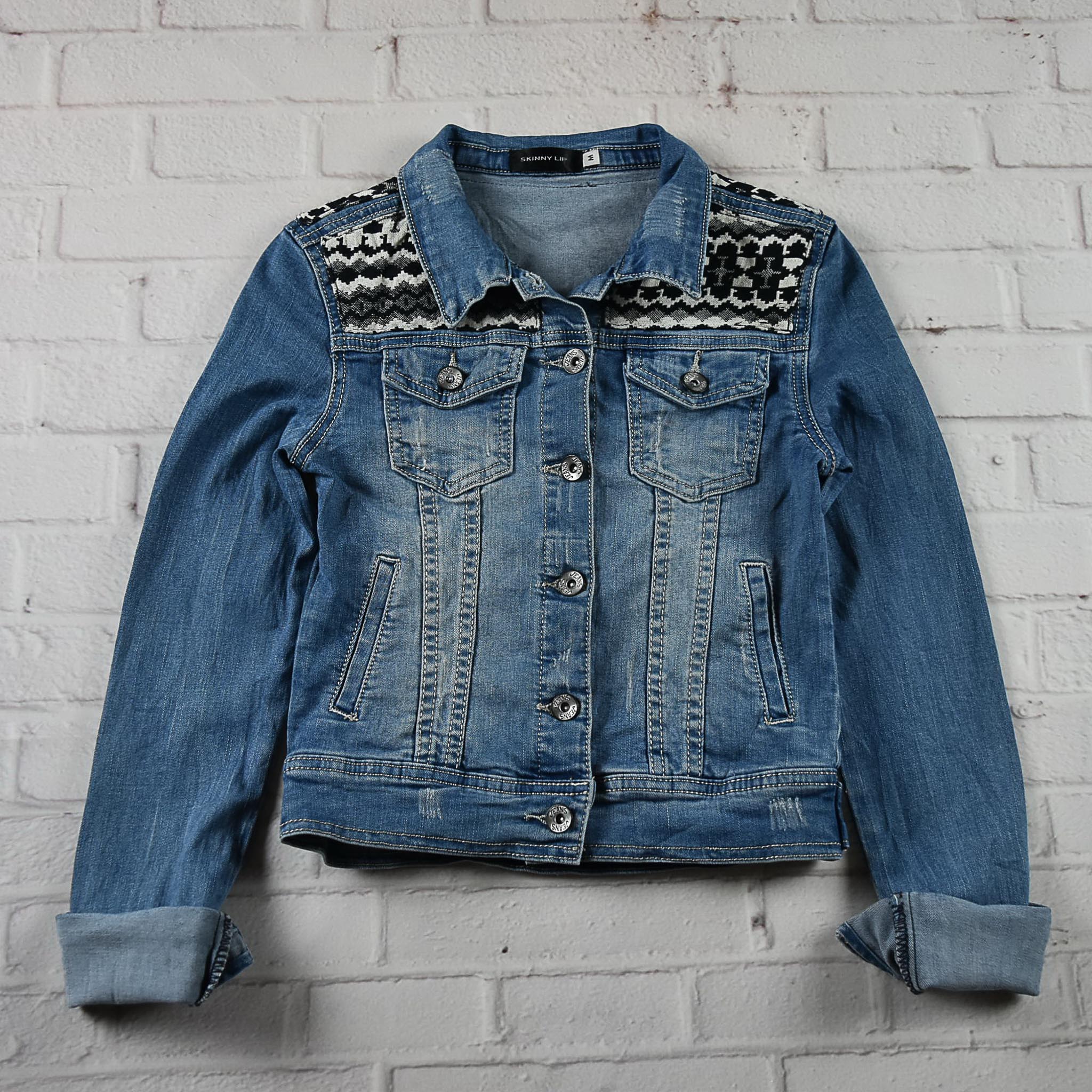 SKINNY LIP อกจริง 28 ไซส์ 120 เสื้อแจ็คเก็ตยีนส์ แขนยาว เด็กชายหญิง สีฟอกซีด เนื้อผ้านุ่ม สภาพดีมาก ผ้ายืด มีกระเป๋าข้าง