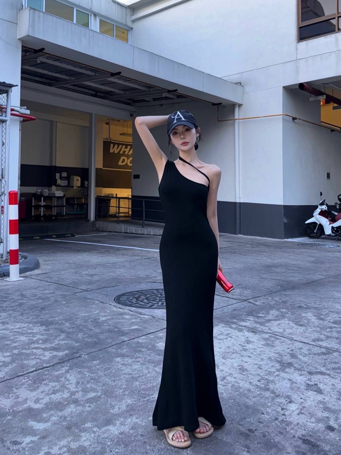 เดรสยาวสายเดี่ยวปาดไหล่ ผ้าถักยืดอย่างดี ใส่เข้ารูปสวย