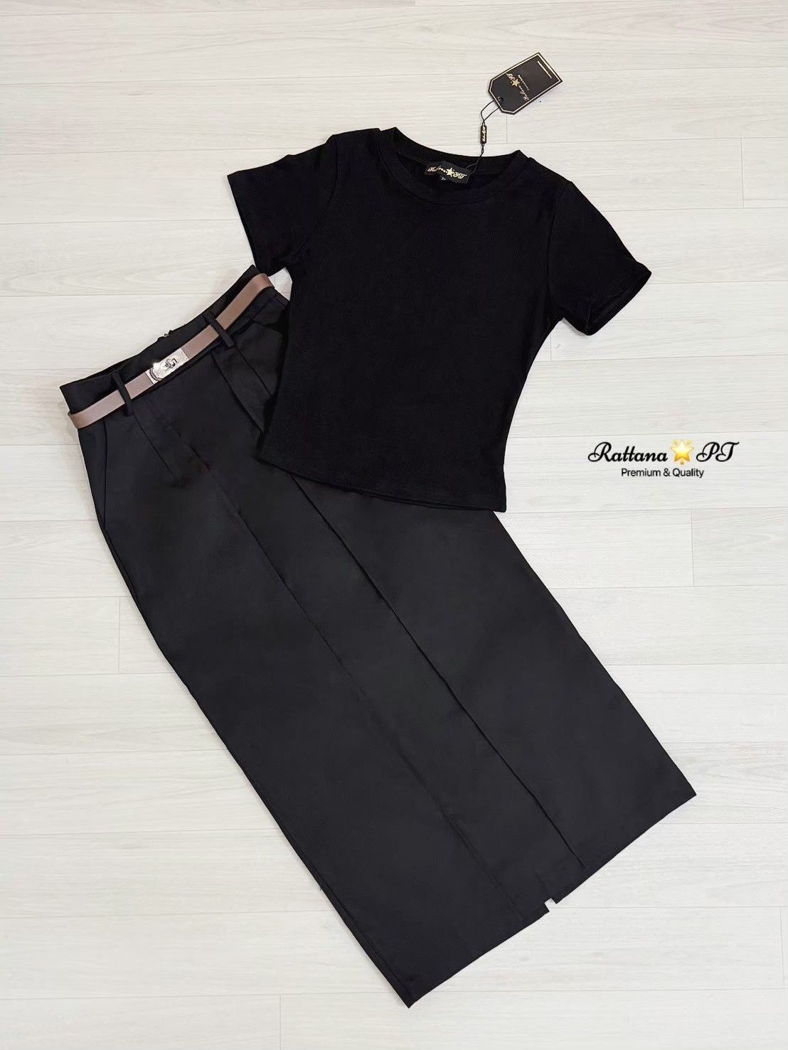เซต3ชิ้นเสื้อ+กระโปรง +เข็มขัด เรียบหรูดูแพงสวยมาก เสื้อผ้ายืดได้ ใส่คู่กับกระโปรงเอวสูง ผ่าด้านหลัง มีซิบด้านหลัง เนื้อผ้าดีมีซับใน มีเข็มขัดใส่คู่คุ้มมากเซตนี้ ใส่เที่ยวออกงาน ทำบุญ ใส่ทำงาน ถ่ายรูปร้านกาแฟ