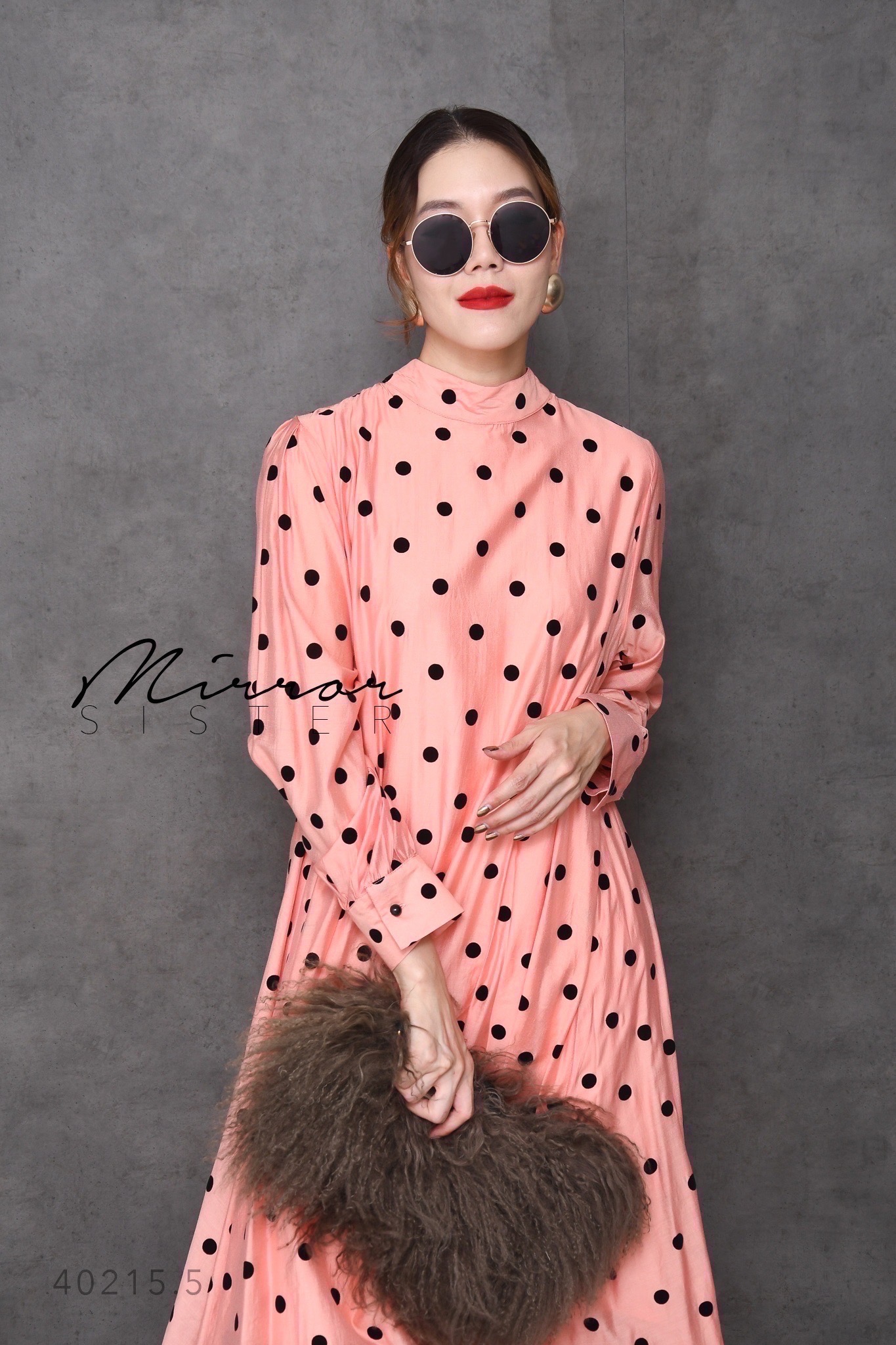 MiRRoRSiSTER's BoBa PoLKa DoT DReSS•• เดรสแขนยาวลายจุด ดีเทลคอปิด ด้านหลังมีเชือกให้ผูกโบว์ทรงหลวม เนื้อผ้าดีใส่สบายสวยพริ้วๆ ดูดีทุกสี..ได้ใส่บ่อยๆแน่นอน