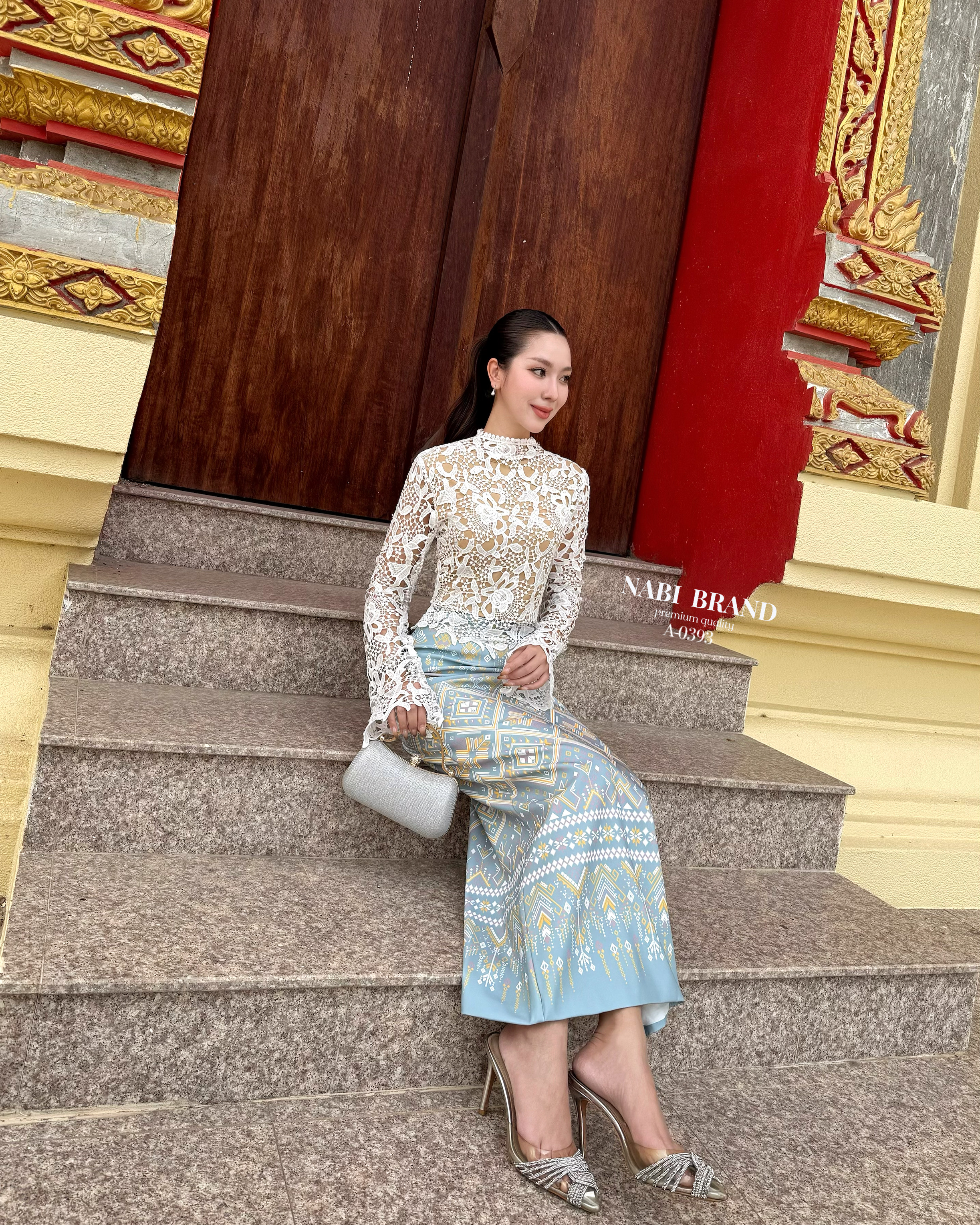 ชุดเซทชุดไทย คอลใหม่ อย่างหรูดูดี เสื้อลูกไม้แขนยาวสีขาวอย่างดี และกระโปรงผ้าพิมพ์ลายยอย่างสวย แบบผ่าหลังเล็กน้อย ดีไซส์เก๋ มีซับในและฟองน้ำอย่างดี งานซิบหลัง งานคุณภาพ คัดสรรมาให้ช้อปปิ้งแล้วนะคะ🥰 #NABIBRAND #งานป้ายnabi #ชุดเซท #ชุดไทย #ชุดไปงาน