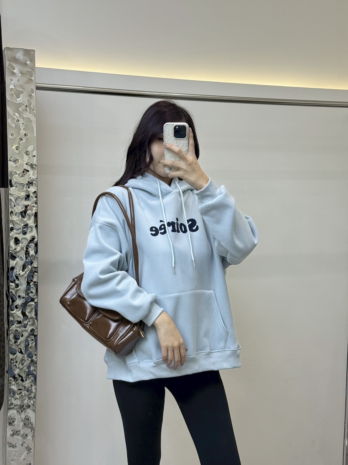 เสื้อฮู้ดดี้แขนยาวบุขนด้านใน ✔ ดีเทลมีกระเป๋าด้านหน้า สกรีนลายภาษาอังกฤษ ฮู้ดรูดปรับได้ ด้านในบุขนกันหนาว ✔️ ใส่เที่ยวอากาศหนาวได้เลยค่าาา