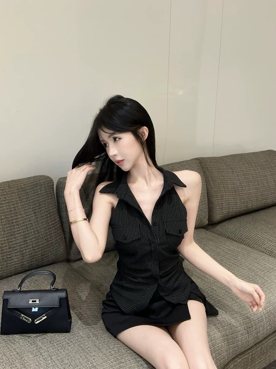 Set (2)ชิ้น เสื้อ+กระโปรง ชุดดำมินิมอลสุดชิค สไตล์เรียบแต่เซ็กซี่กำลังดี