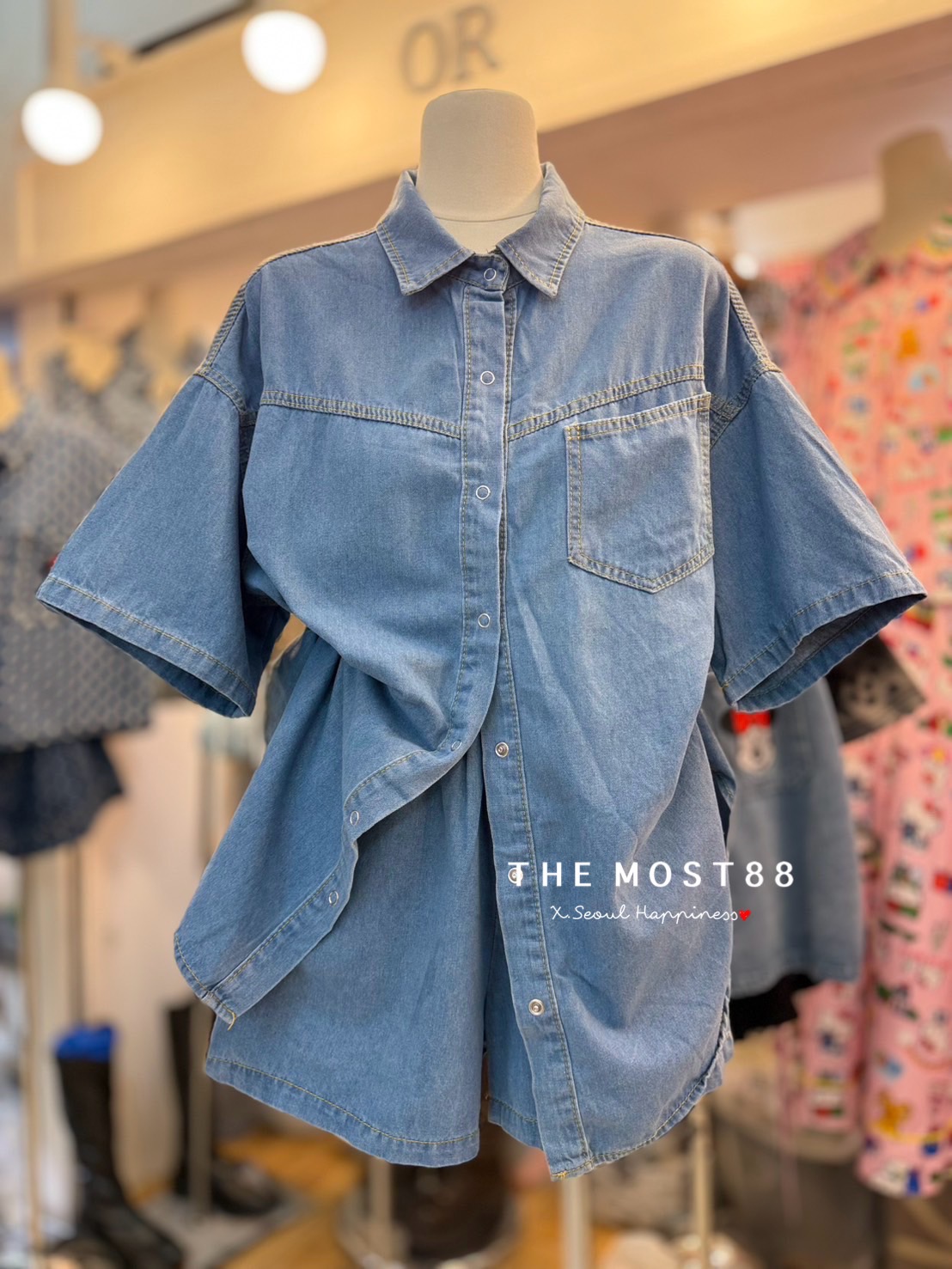 เชิ้ตยีนส์แขนยาวกระดุมแป็กแต่งตารางครึ่งซีก #vshopbrand #vshop #เสื้อกันหนาว #คาดิแกน #เสื้อคลุม #เสื้อแขนยาว #croptop #streetwear #streetstyle #hoodiejacket #เแจ็คเก็ต #jacket #ยีนส์ #denim #shirt #เชิ้ตยีนส์