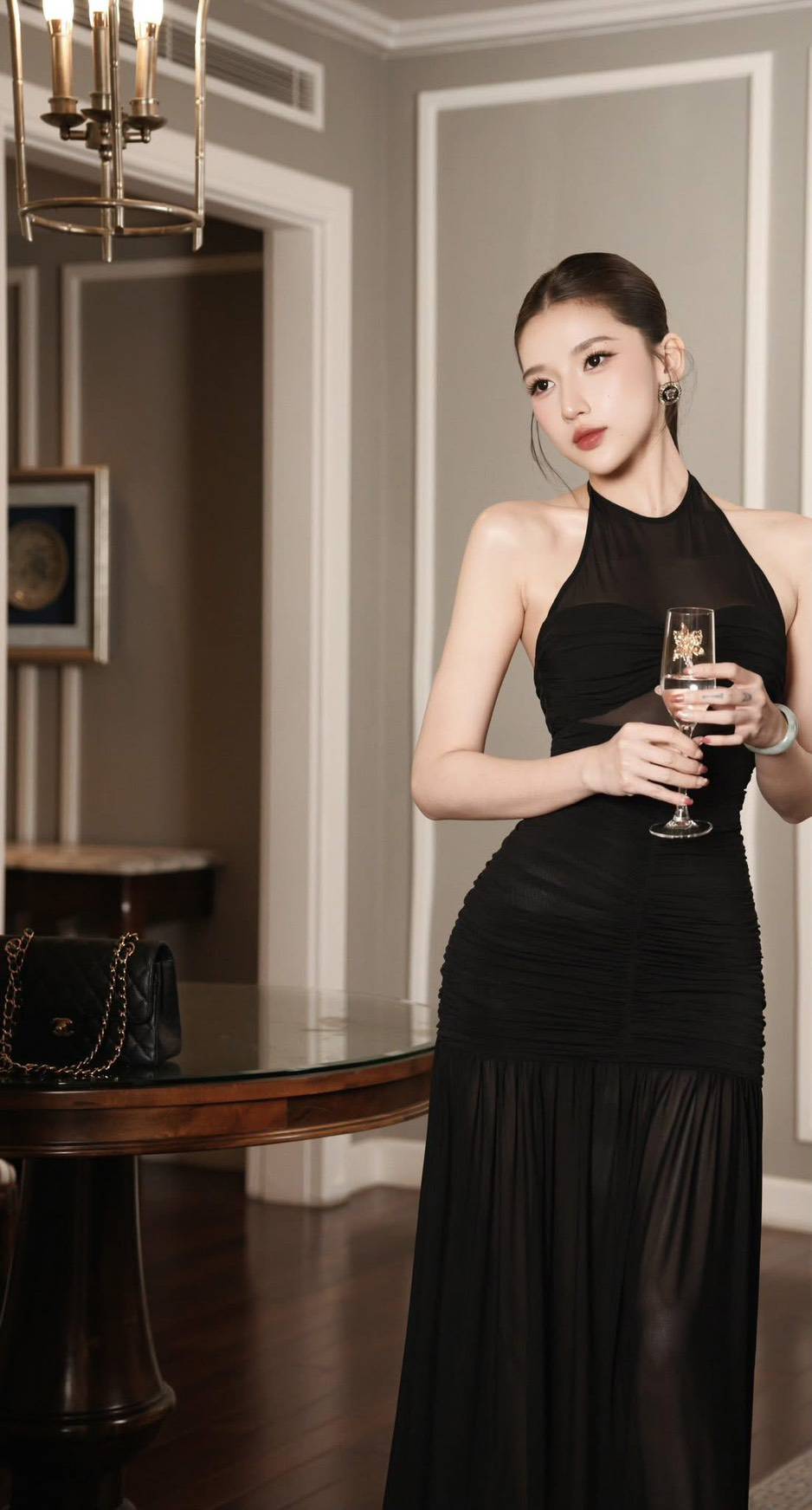 Made by Vietnam Tag copy chouchou เดรสยาวเข้ารูป คล้องคอ จับจีบด้านข้างทิ้งสะโพก กรุยกรายย งานเรียบหรู มีคลาสของจริง ใส่แล้วเน้นหุ่น ผ้าดีมากใช้ผ้าเยอะ คัตติ้ง1:1 มาพร้อมอะไหล่ถอดได้