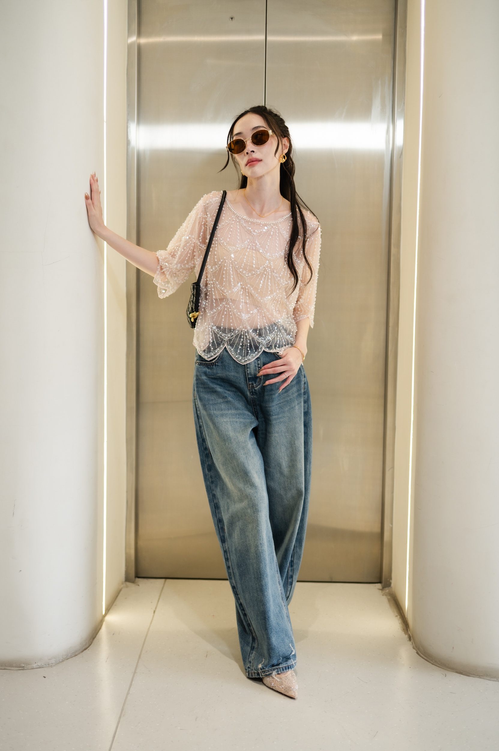 เสื้อแขนสั้นซีทรูปักคริสตัลไข่มุก