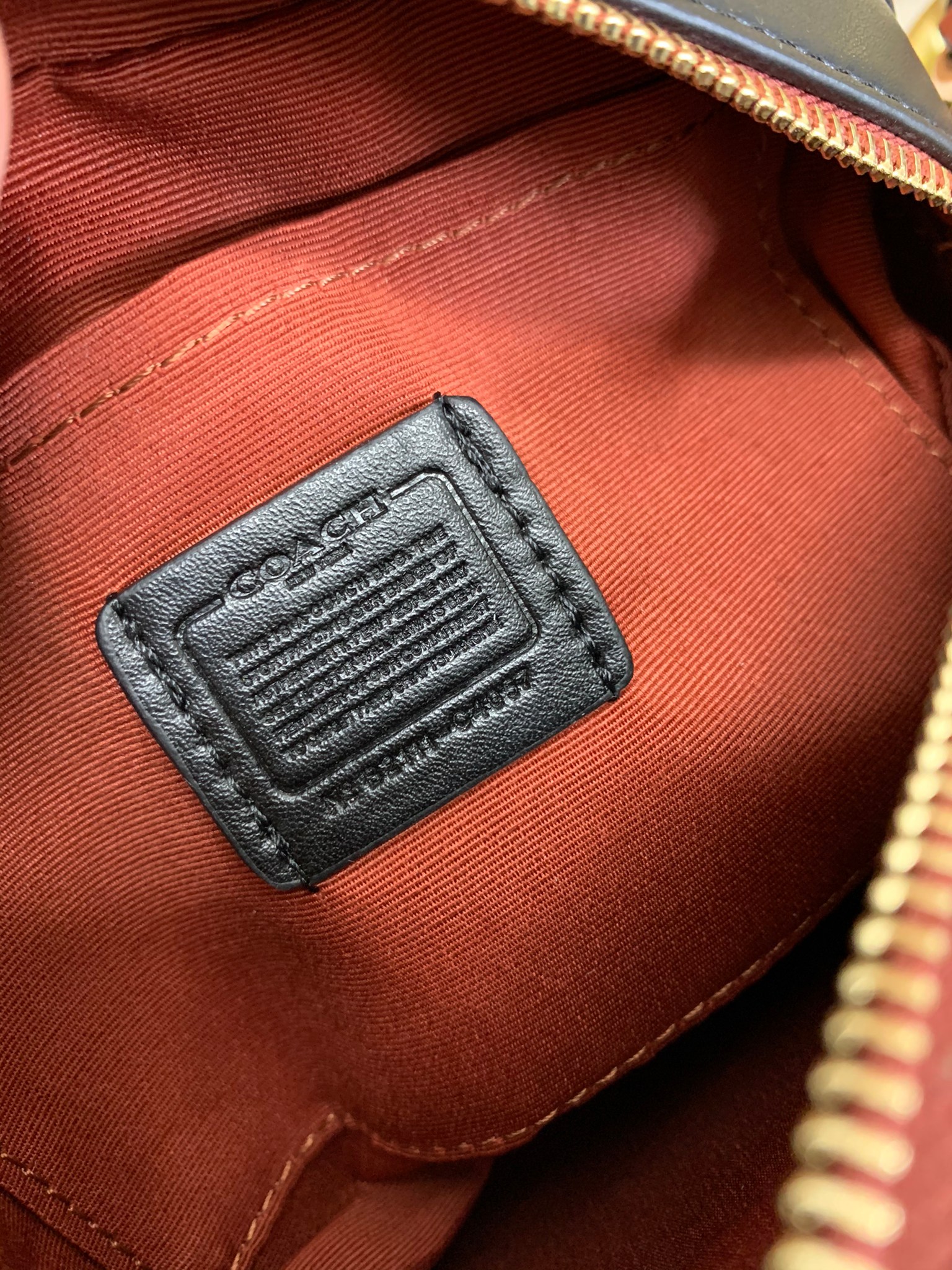 กระเป๋าสะพายทรงกล่องกลมไฮโซน่ารักเก๋ๆ แบรนด์เนมโค้ชสีดำลายรถม้า COACH CAMERA BAG WITH HORSE AND CARRIAGE DOT PRINT ((C4057))