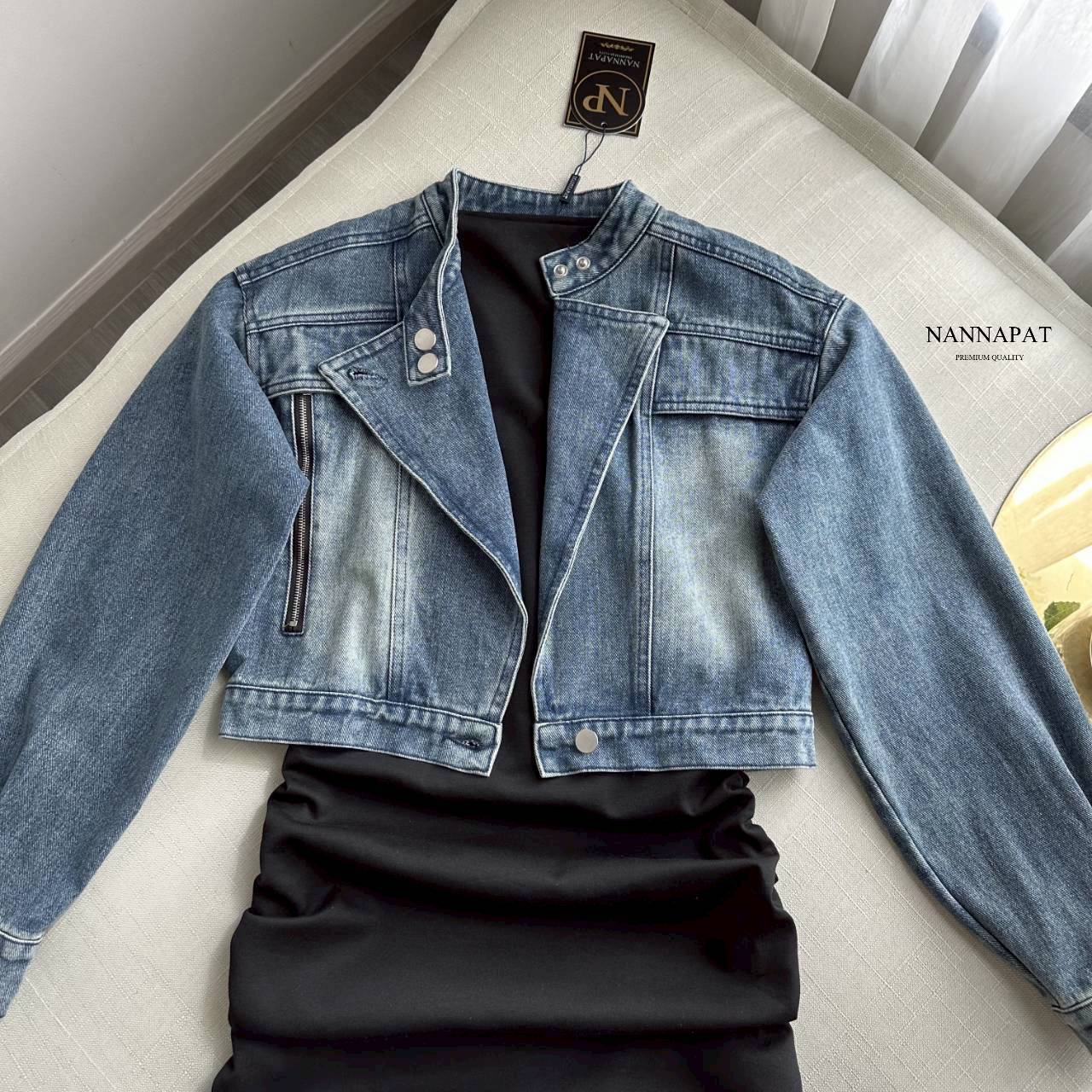 SET เสื้อยีนส์แท้ฟอก + เดรสผ้ายืดนุ่ม เข้ารูปเก็บทรงสวย จีบย้นด้านข้างเก๋ไก๋