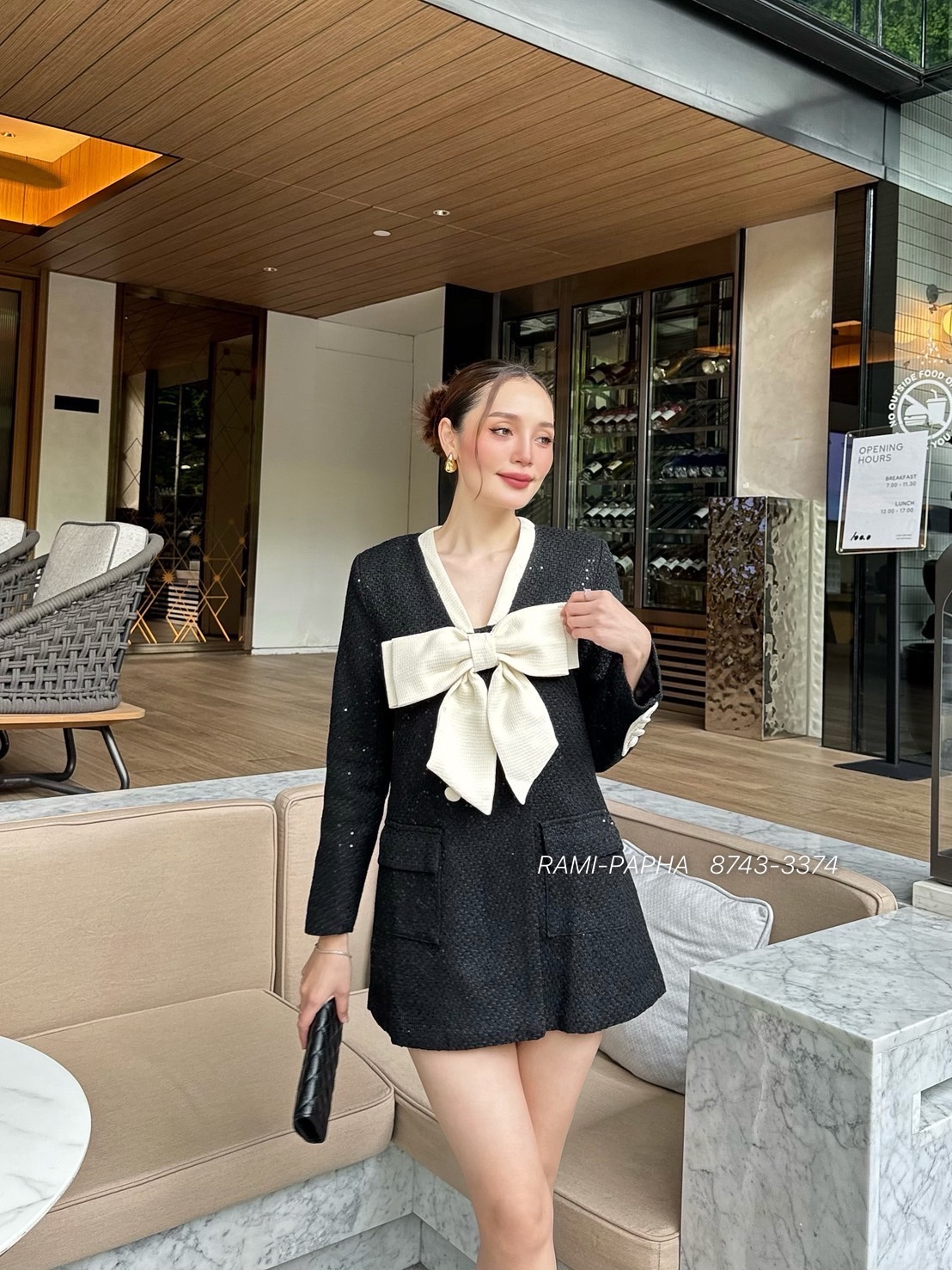 Label :: RAMI-PAPHA(รมิปภา) เดรสสีดำเนื้อผ้าทวีตผสมวิ๊ง ด้านหน้าแต่งโบว์สวยหรูโดดเด่น โทนสีตัดกันได้ผู้ดีมากคะ กระดุมแกะใช้งานได้จริง ไหล่เสริมฟองน้ำเล็กน้อย ทรงใส่สบายๆ มีกระเป๋าใช้งานได้จริง ซับในอย่างดีทั้งตัว #เสื้อผ้าแฟชั่น #แฟชั่น #ชุดเซต #งานป้าย #