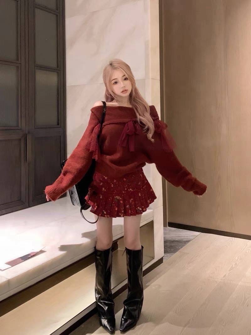 เสื้อแขนยาวปาดไหล่ แต่งโบว์ เว้าไหล่หนึ่งข้าง ผ้าไหมพรม เนื้อนุ่มใส่อุ่นสบายค่ะ