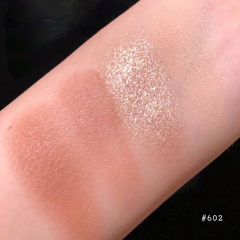 Hold Live Pocket & Knitting Eyeshadow Palatte 4 Colors อายแชโดว์พาเลต ทาตา