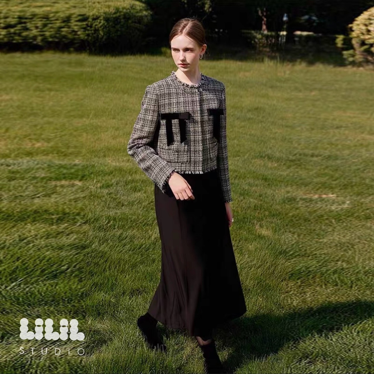 เสื้อคลุมทวีต ความยาวพอดีตัว มีซับใน กระดุมหน้า ใส่ดูดีมากค่ะ