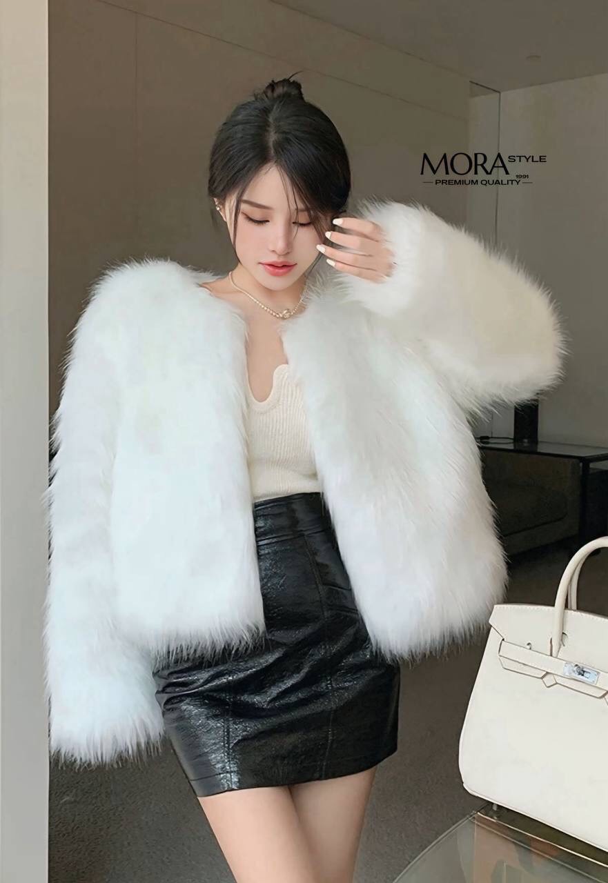 เสื้อคลุมแขนยาวแต่งขนทั้งตัว งานสวยแพง เหมาะกับแฟชั่นหนาวนี้สุดๆ ดีไซน์ออกมาเก๋ งานคือน่ารักมากค่ะ สาวๆต้องมีติดตู้นะคะ