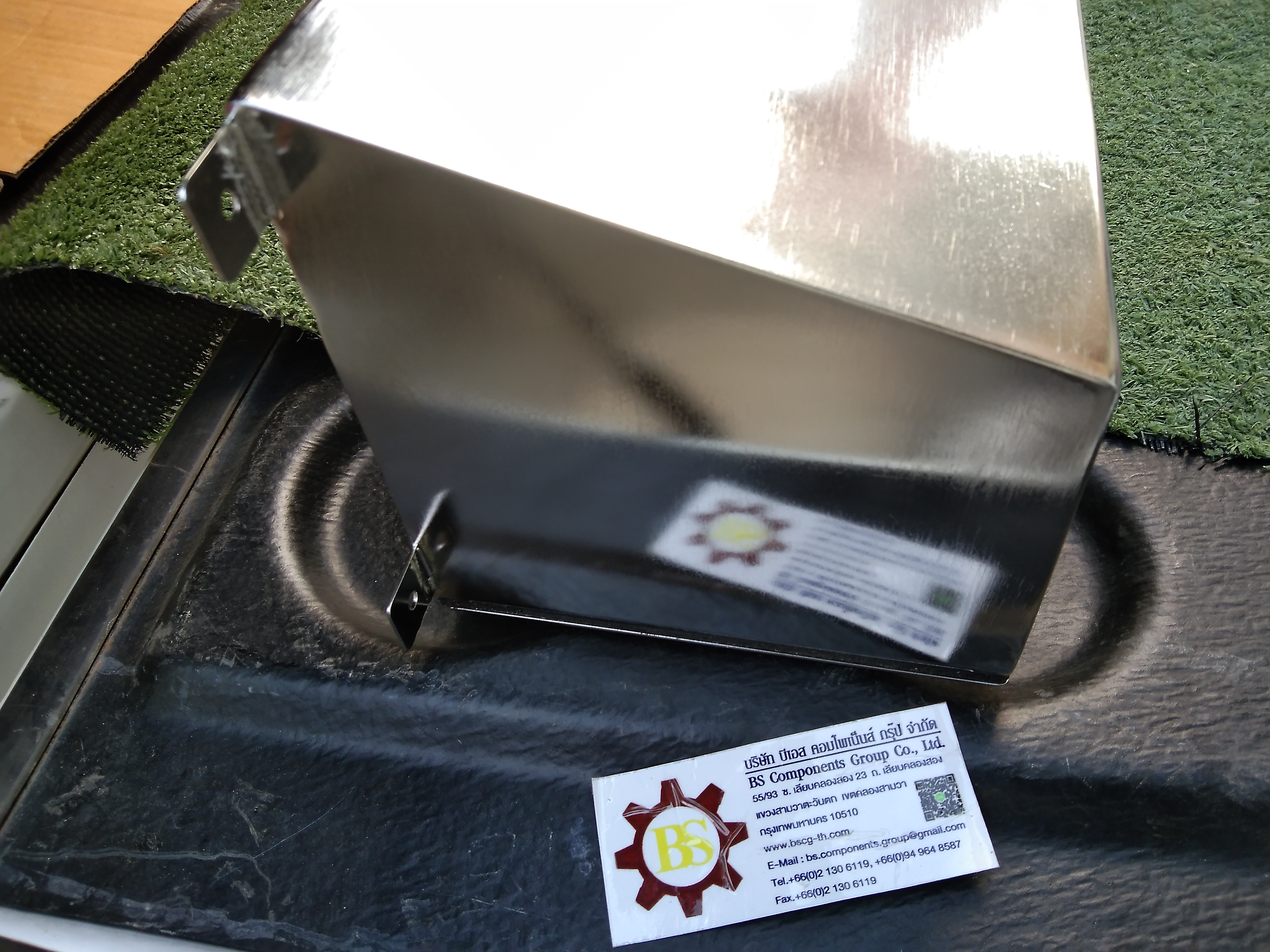 กล่องสแตนเลสด้านบนสโลป POWER PLUGS (B) W800xH150xD150mm.