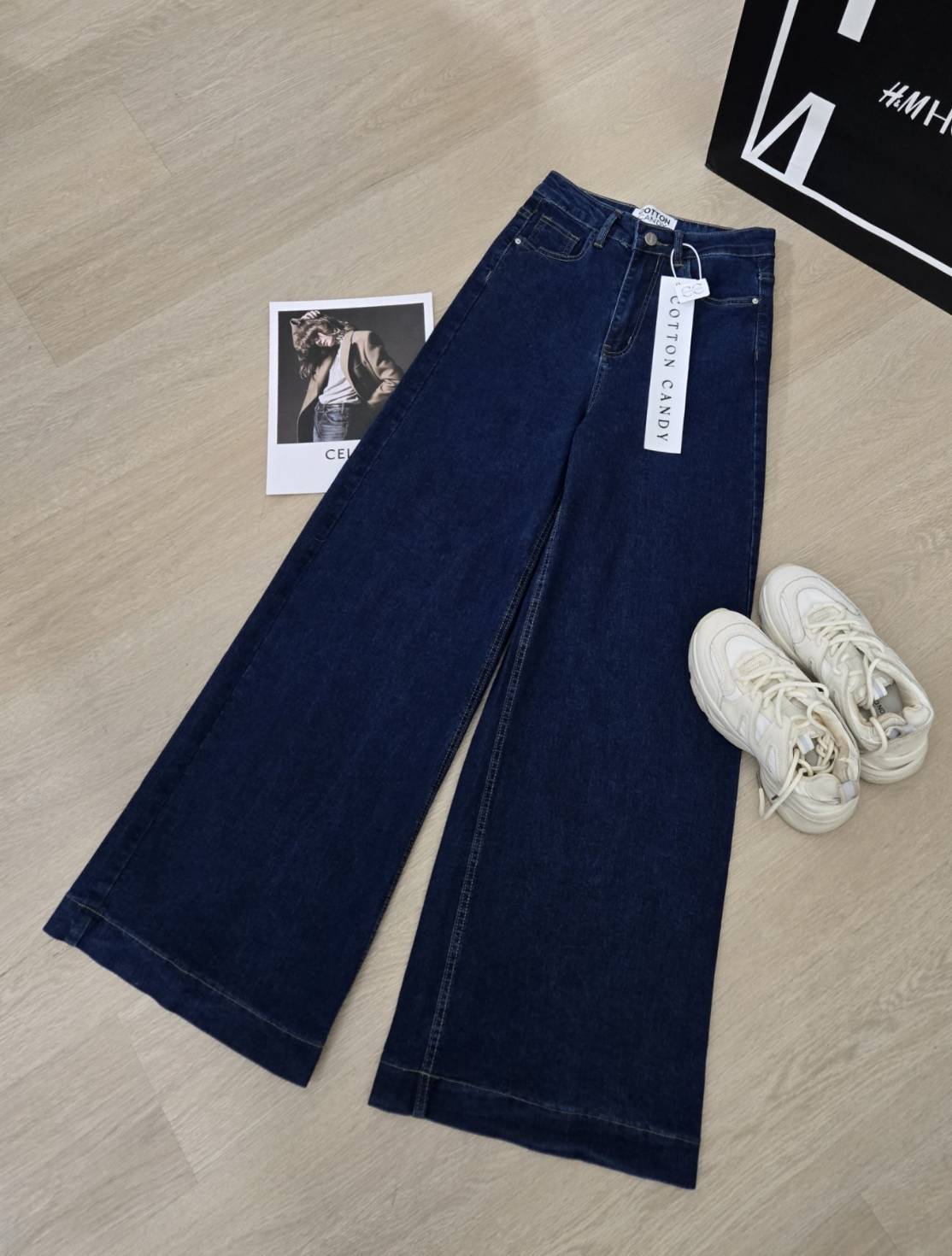 Tag#cottoncandy กางเกงยีนส์ขากระบอกใหญ่พรีเมี่ยม รุ่นนี้ผ้ายีาส์เกรดพิเศษ เกรดแบรนด์ เกรดห้างเท่านั้น ผ้าดีมีวามยืดหยุ่นใส่สบายไม่อึดอัด แพทเทิลสวยเป๊ะ ใส่แมทง่ายสุดๆ โทนสีสวยคลาสสิค บอกเลย ทำถึงมากกก