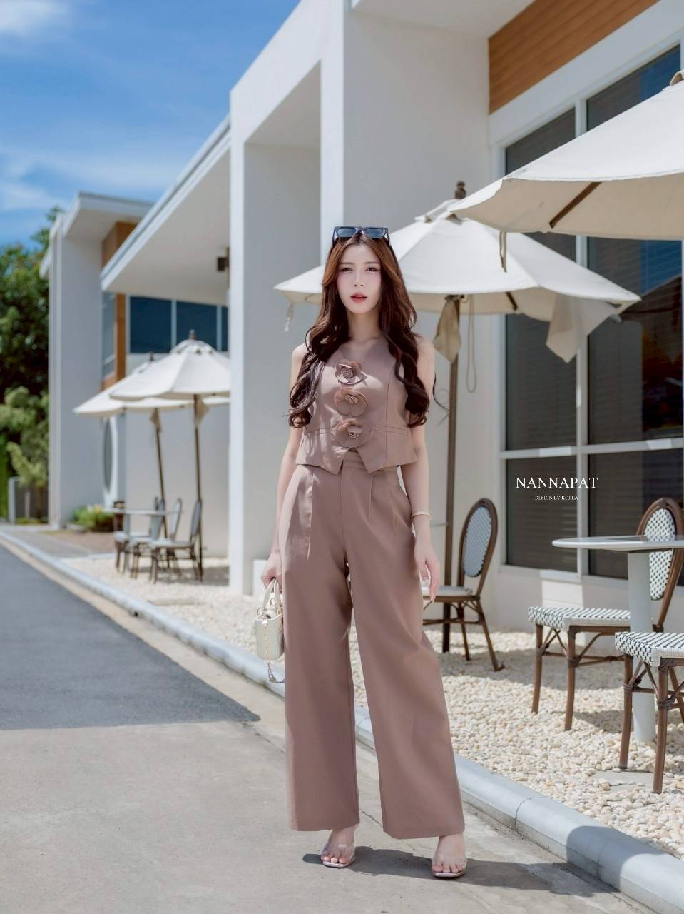 TAG :: NANNAPAT (NP) SET เสื้อ+กางเกง งานผ้าลินินอัดกาวหนา มีซับใน ตัวเสื้อดีไซน์เก๋ เป็นงานซิปหลัง ดอกไม้ถอดได้คะ แถมมีฟองน้ำอก