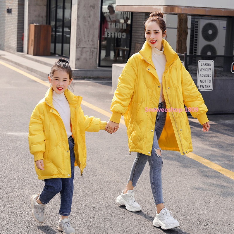 ชุดกันหนาวคู่ใส่แบบแม่ลูก แบบธีมหรือใส่เดียว เสื้อแจ็คเก็ตดาวน์แบบโอเวอร์ไซใส่แบบหลวมๆ กันหนาวติดลบ มี 2 สี สวมใส่สบาย แต่งปกคอสูงกันลม กันฝน กันหิมะ