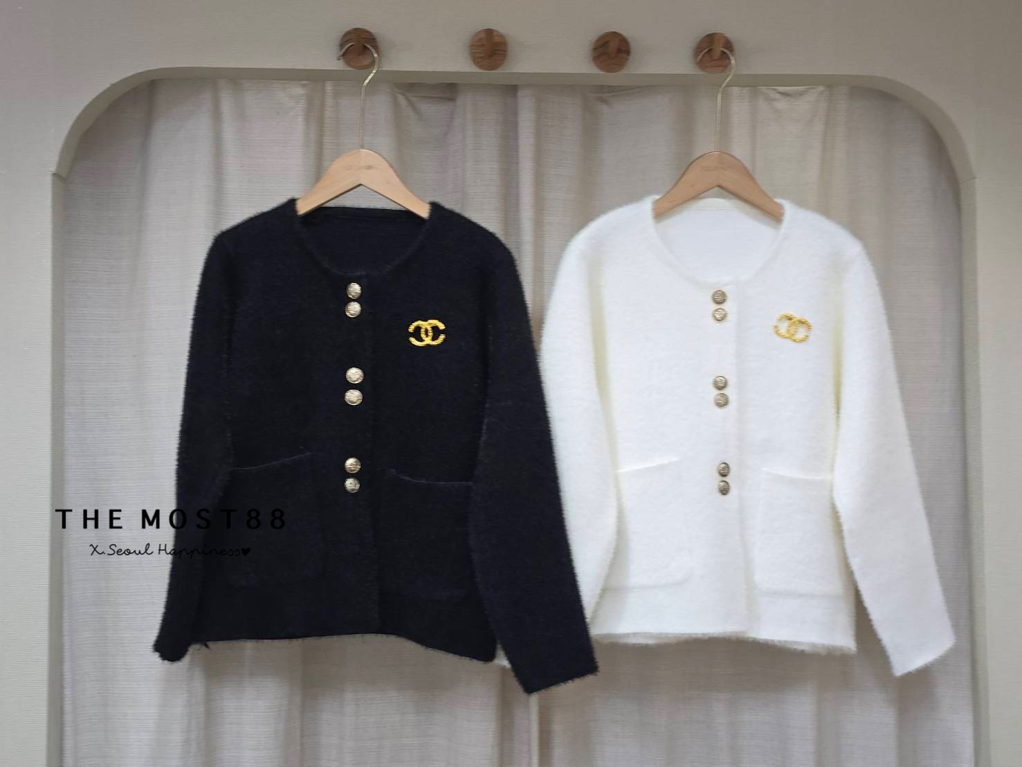 เสื้อผ้าขนผสม ทรงคาร์ดิแกน มีกระดุมหน้าหรูหราสุดๆ กระเป๋าล้วงได้ แถมเข็มกลัด 2 สี