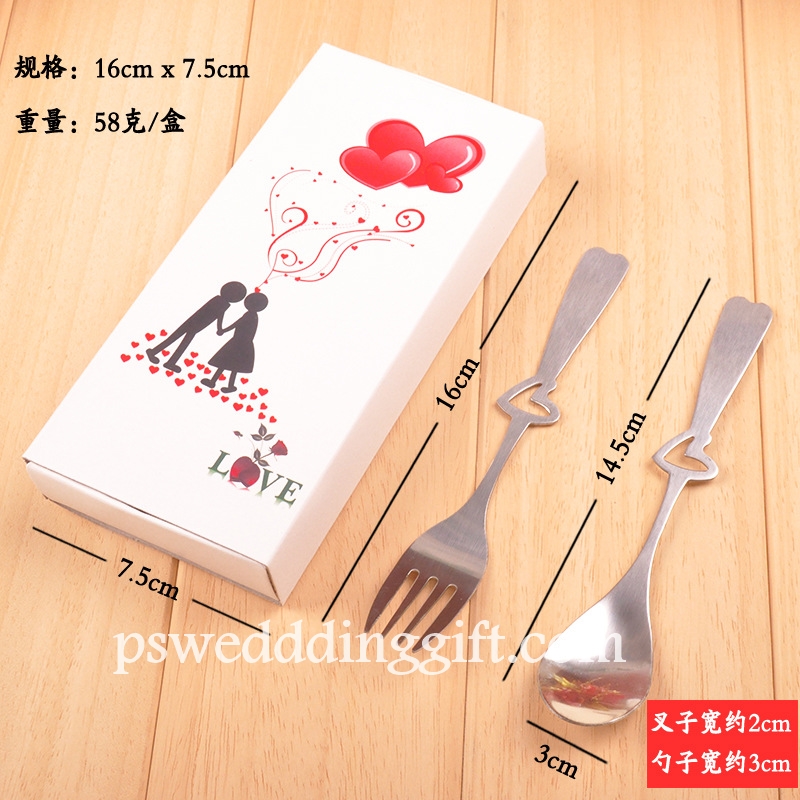 ช้อน ส้อม กลางด้ามหัวใจ แพ็คกล่องขาวบอลลูนแดง ผูกโบว์ ฟรีป้ายชื่อ