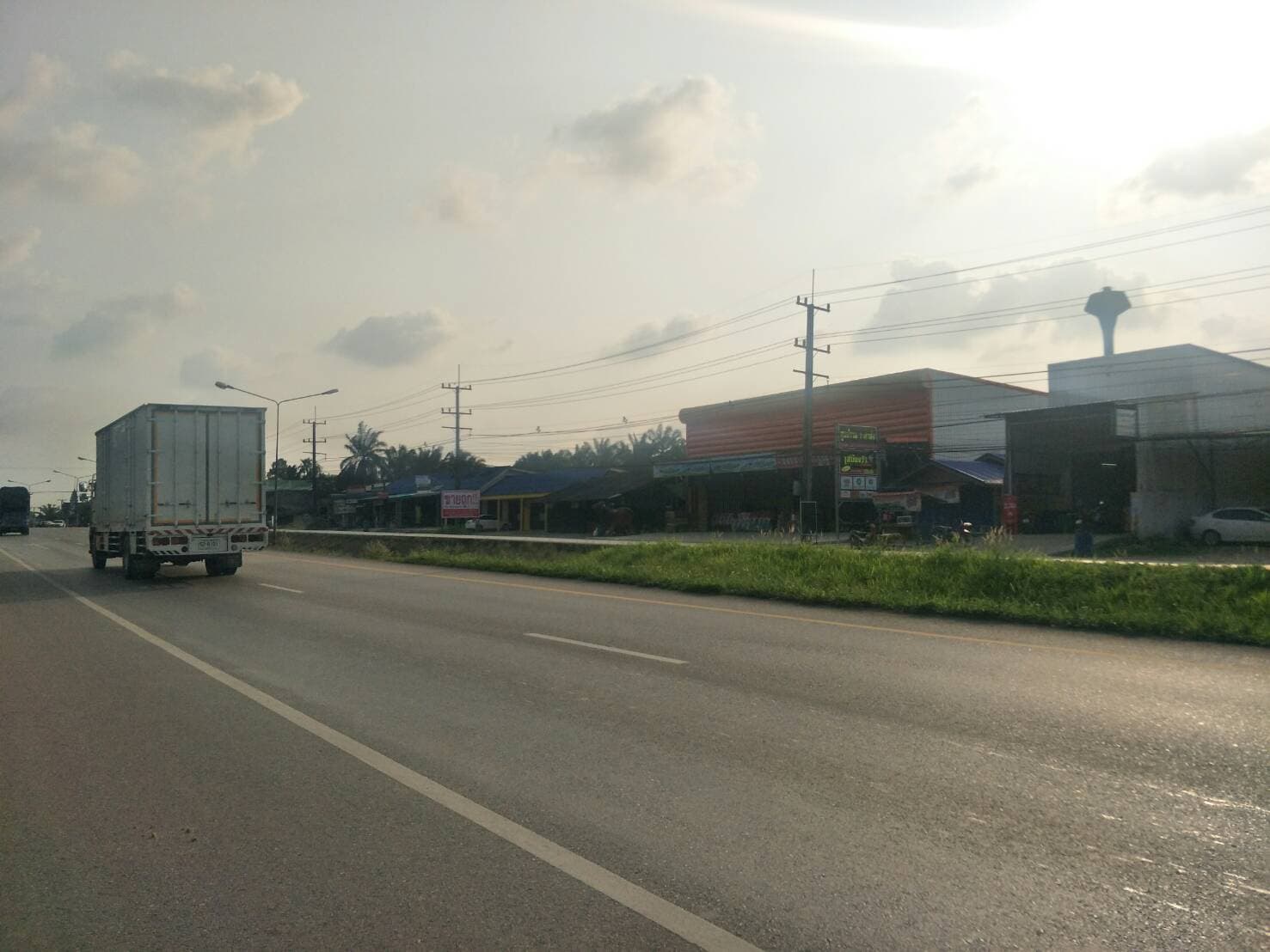 ขายที่ดินสวยอำเภอท่าแซะราคาถูกลดราคาพิเศษ 36 ไร่ พร้อมอาคารพาณิชย์แบ่งขายติดถนนใหญ่เพชรเกษม ตรงข้ามโรงพยาบาลอำเภอท่าแซะ ที่ดินเป็นผืนเดียวกัน จ.ชุมพร