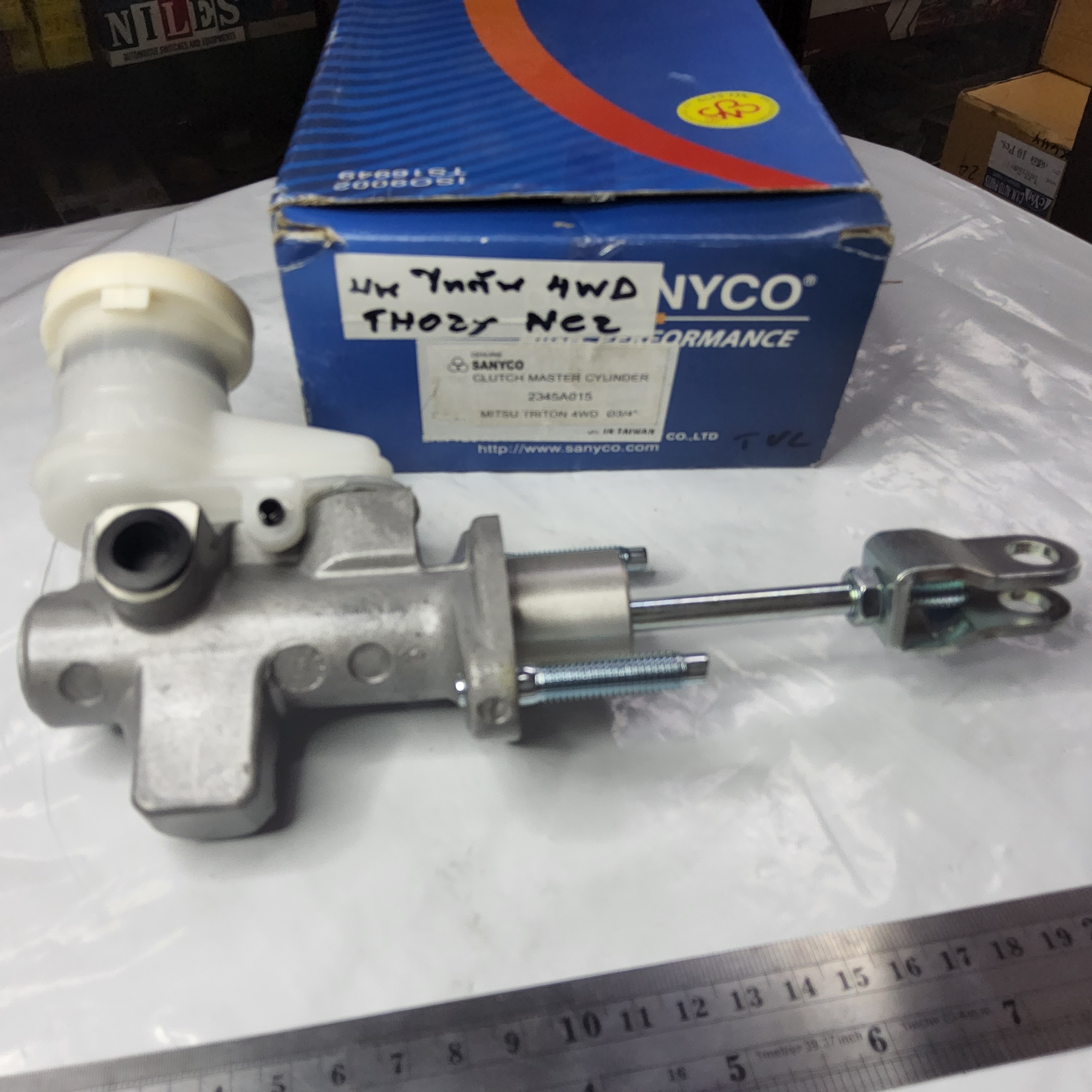 แม่ปั้นครัชบน MITSUBISHI TRITON ไทตัน 4WD 3/4 " หน้าแปลนเฉียง รูน้ำมันใหญ่ [ 2345A015 ] Sanyco