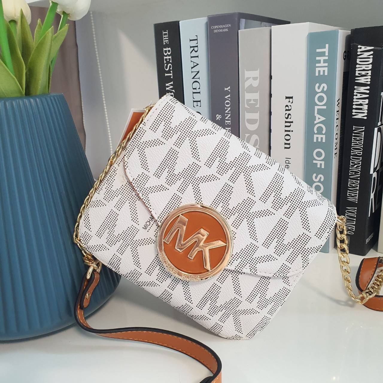 กระเป๋าสะพายไฮโซเรียบหรูดูดีแบรนด์เนมไมเคิลคอร์ส MICHEAL KORS CHAIN CROSSBODY BAG สีขาว