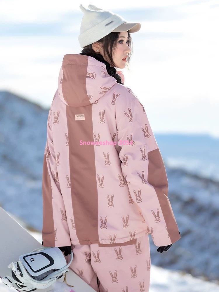 พร้อมลุยทุกลานหิมะ ชุดสโนว์บอร์ด / ชุดสกี กันหนาวระดับมืออาชีพ กันหนาวติดลบ ใส่แล้วอุ่นสบาย กันน้ำ กันลม กันหิมะสุดพลัง ทรง Oversize ใส่หลวมๆ เท่ได้ทั้งชาย & หญิง จะสกี จะสโนว์บอร์ด หรือแค่โพสท่าถ่ายรูป ก็คูลสุดๆ