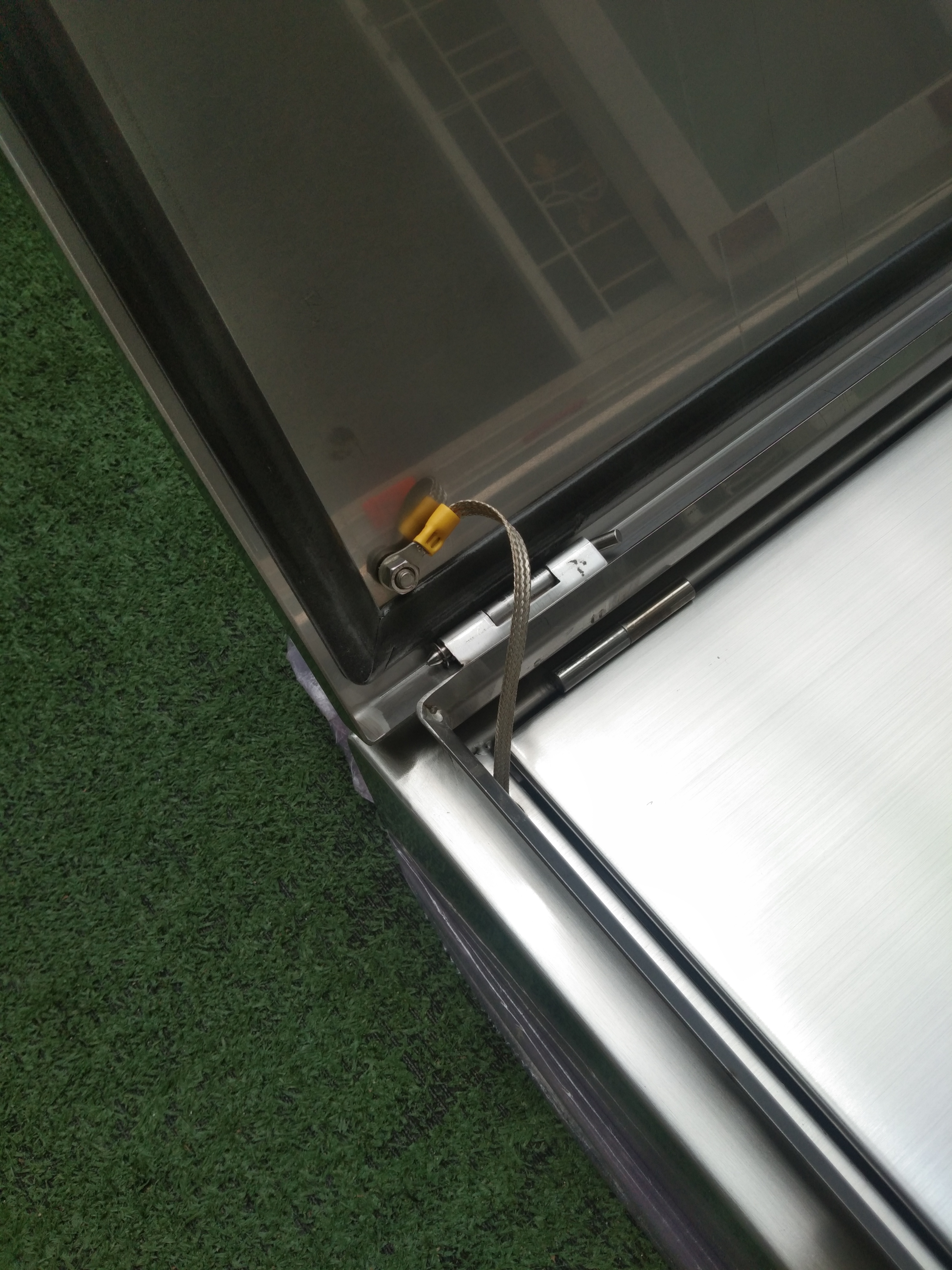 Main LUG 250A ตู้สแตนเลส 304 มีหลังคาสโลป W450xH800xD152mm. (36ช่อง)