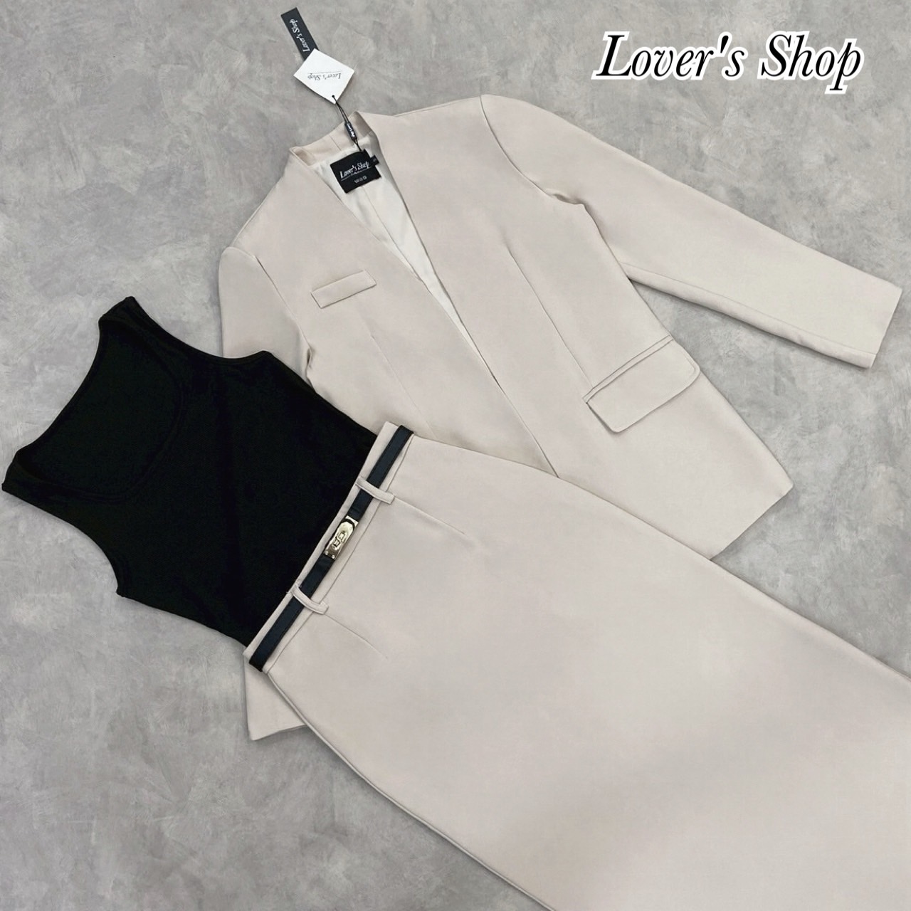 Teg : Lover’s Shop Detail : Set4ชิ้น ลุคCEOเรียบหรูดูดี(เสื้อสูท+เสื้อแขนกุด+กระโปรง+เข็มขัดลุคCEO เรียบหรูดูผู้ดี ดีเทลเสื้อสูททรงปล่อยเย็บซับในทั้งตัว แต่กระเป๋าหลอก มาพร้อมเสื้อแขนกุดผ้าล่องนุ่มยืด แม็ทกับกระโปรง งานซิบหลัง