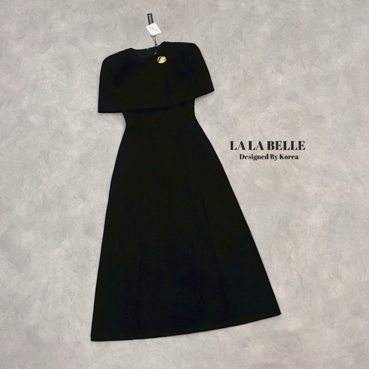 เดรสคลุมไหล่สาวเทสดีคอกลมทรงคลุมไหล่บ่าเสริมฟองน้ำเบาๆเอวเข้ารูปเข้าทรงกระโปรงยาวทรงเอผ้าสูทอัดกาวอย่างดี