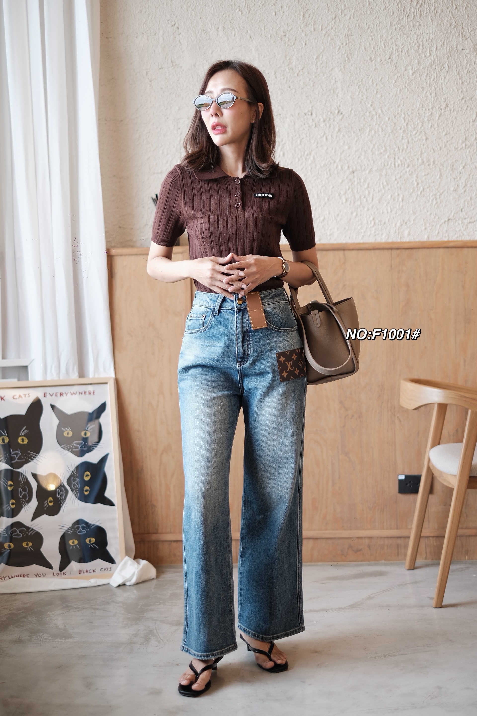 No.RGF1001# กางเกงยีนรุ่นนี้เป็นพิเศษ ขอกรี๊ดก่อนเลย (ผ้ายืดคะ)งานสวยจริงๆ ไม่ว่าเนื้อผ้า ทั้งสีและทรง สวยไปหมดเลยค่า ผ้านิ่มมากๆๆ กางเกงยีนส์ขากระบอก ทรงเอวสูงงงง ดีเทลเย็บป้ายหนังLVที่ตรงกระเป๋าหน้า ดูแพงสุดๆ สไตล์เก๋ๆ ใส่สบายสุดๆใส่แล้วดูเพรียวสูง