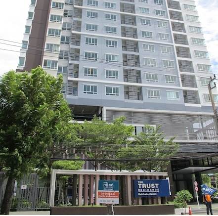 ขายด่วนถูกที่สุด คอนโด เดอะทรัสต์เรสซิเด้นซ์ รัชดา-พระราม 3 ชั้น 15 วิวสระน้ำ ห้อง 34 ตร.ม ตรงข้ามเซ็นทรัลพระราม 3