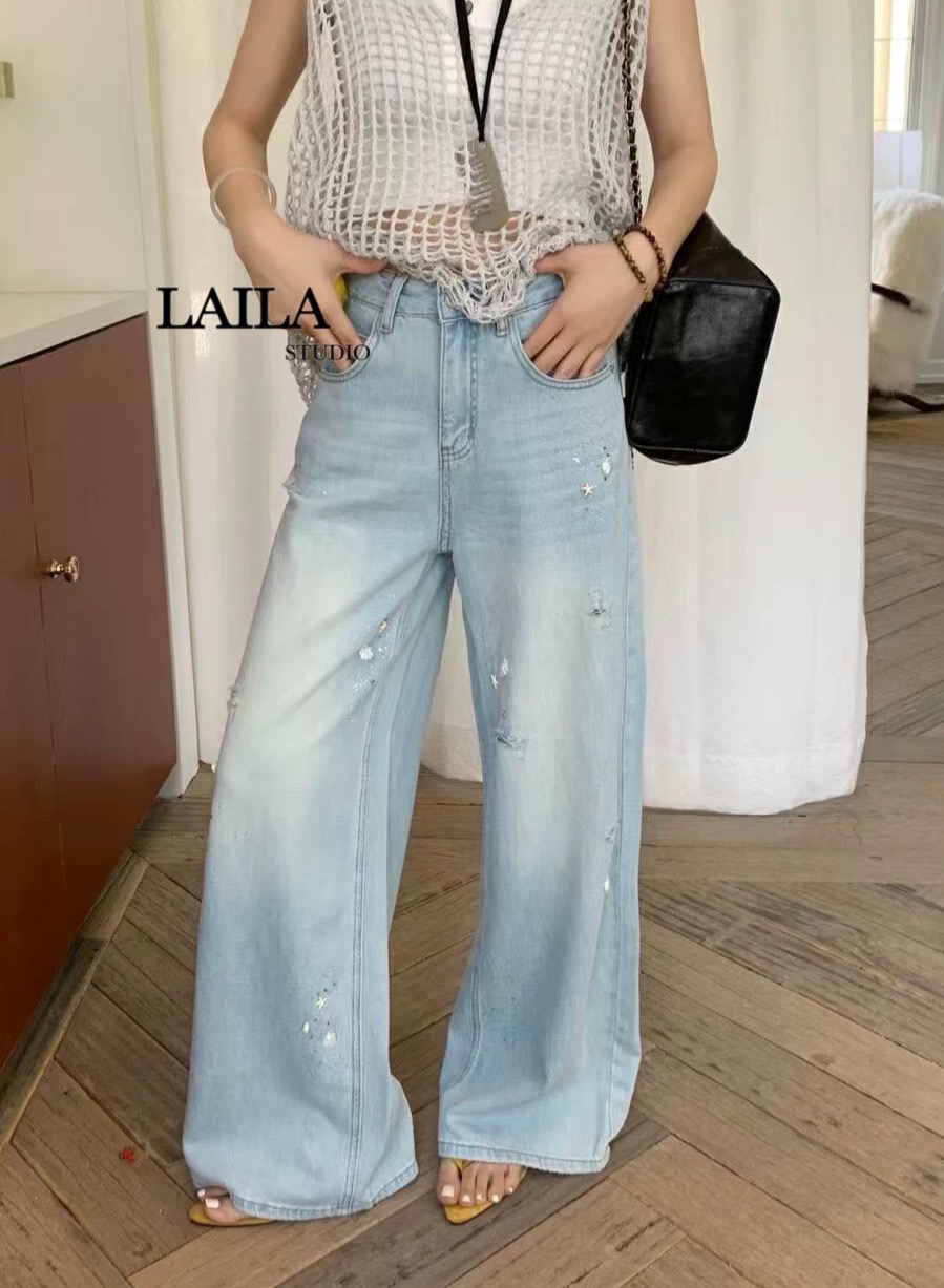 Detail: SET เสื้อ+กางเกง เสื้อคอกลมทรงกล้ามแขนล้ำ งานผ้าไหมทอลายตาข่ายพร้อมสายเดี่ยวซับในมาในโทนสีครีมใส่ง่ายใส่สบาย มาพร้อมกางเกงยีนส์ขายาวทรงปล่อยๆ งานทรงเอวสูงเก็บทรงสวยมากค่าา ดีไซน์แต่งปักไข่มุกสุดน่ารัก งานแมชง่ายกันลุคนี้น่ารักสไตล์ลูกคุณดูแพงค่า #