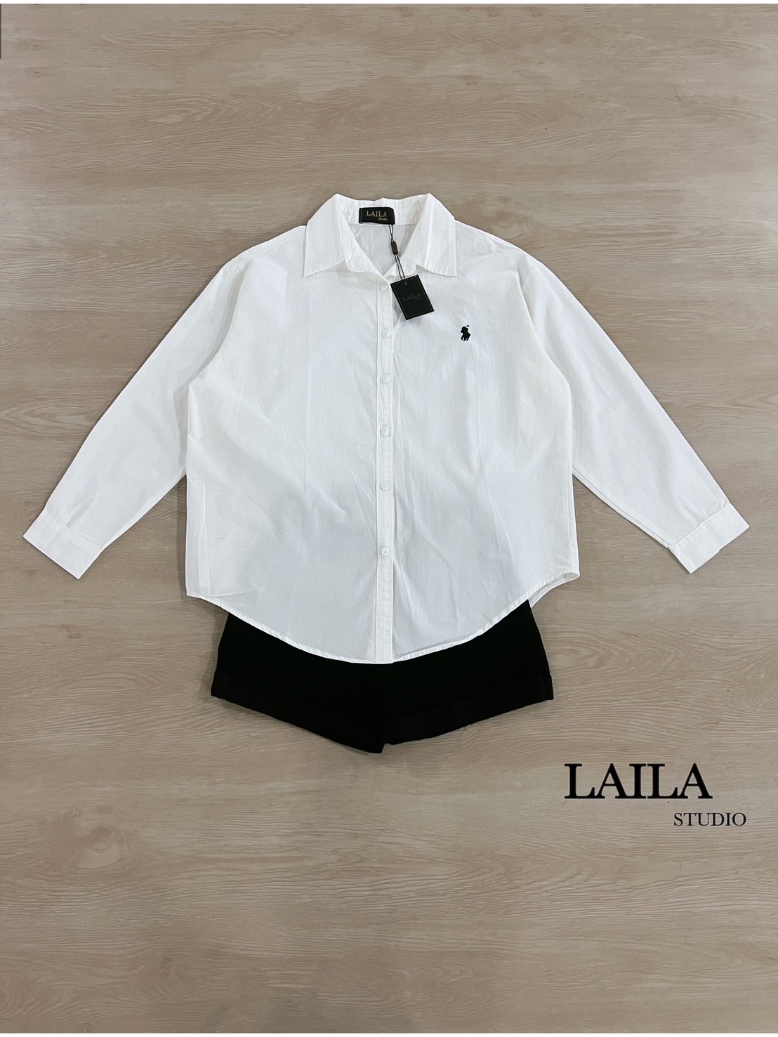 Tag: LAILA Detail: SETเสื้อ+กางเกง งานเชิ้ตแขนยาวทรงคอปก ทรงโอเวอร์ไซด์ งานผ้าคอตตอลเวียดนาม💯 แต่งปักน้องม้าโปโลที่อก ผ้าสวยมากค่าาา มาพร้อมงานกางเกงยีนส์ขาสั้น ทรงสวย ผ้าเป๊ะ ลุคนี้เรียบง่าย แต่แอบผู้ดีเบาๆ ห้ามพลาดค่า😍 #byLaila #เสื้อเชิ