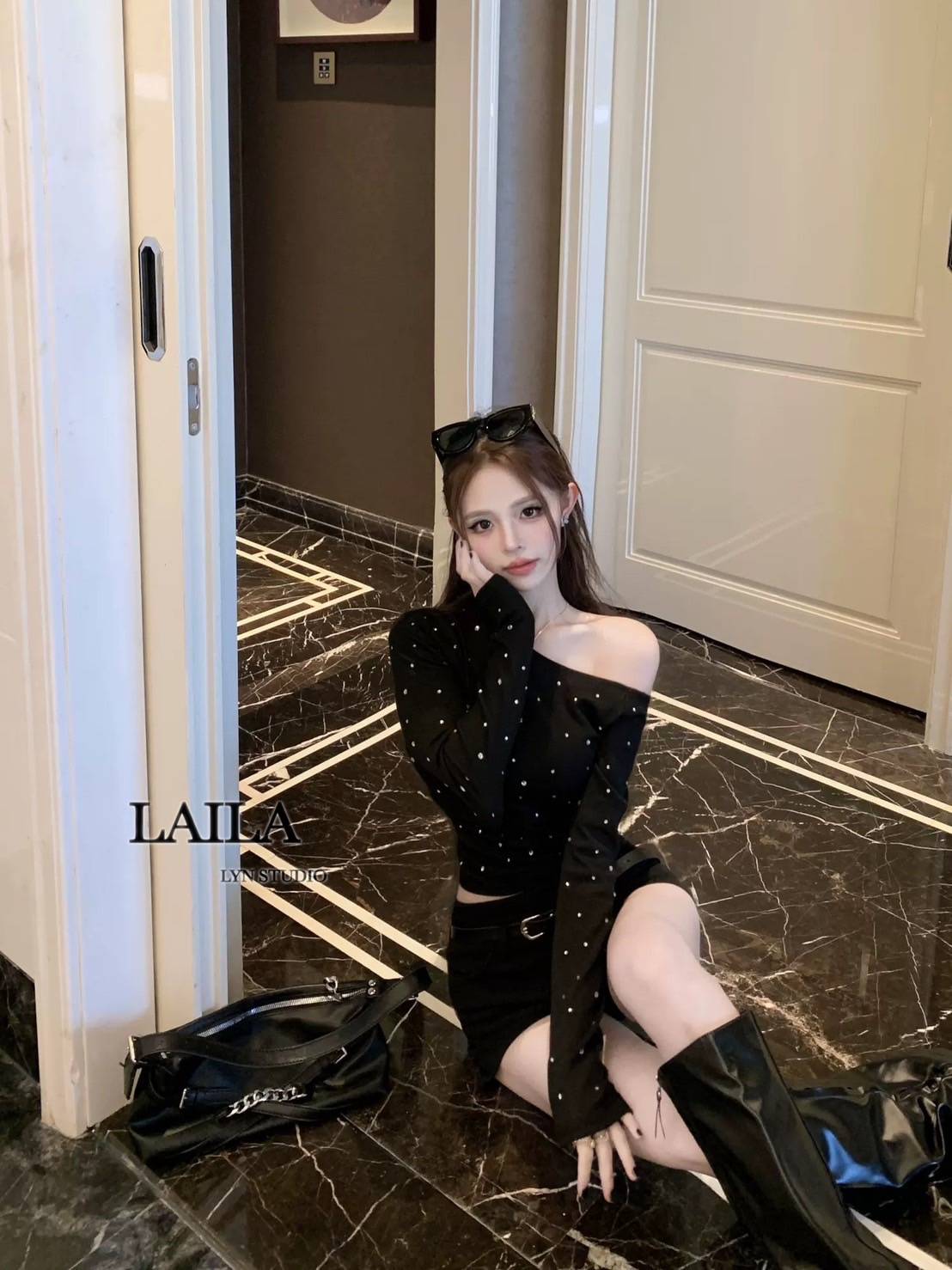 SET เสื้อ+กางเกง+เข็มขัด เสื้อแขนยาวทรงเบี่ยงไหล่ ตัวแสื้อแต่งปักเพชรทั้วลำตัวเพิ่มความโดนเด่น เนื้อผ้าใส่กำลังดี มาพร้อมกางเกงขาสั้นแต่งกระเป๋าข้างพร้อมเข็มขัดหนังสีดำแต่งอะไหล่หัวสีเงิน งานเก๋ สวยแมชเข้าเซ็ทลงตัวสุดๆค่า #byLaila #ชุดเซ็ท #เสื้อแขนยาว #เ