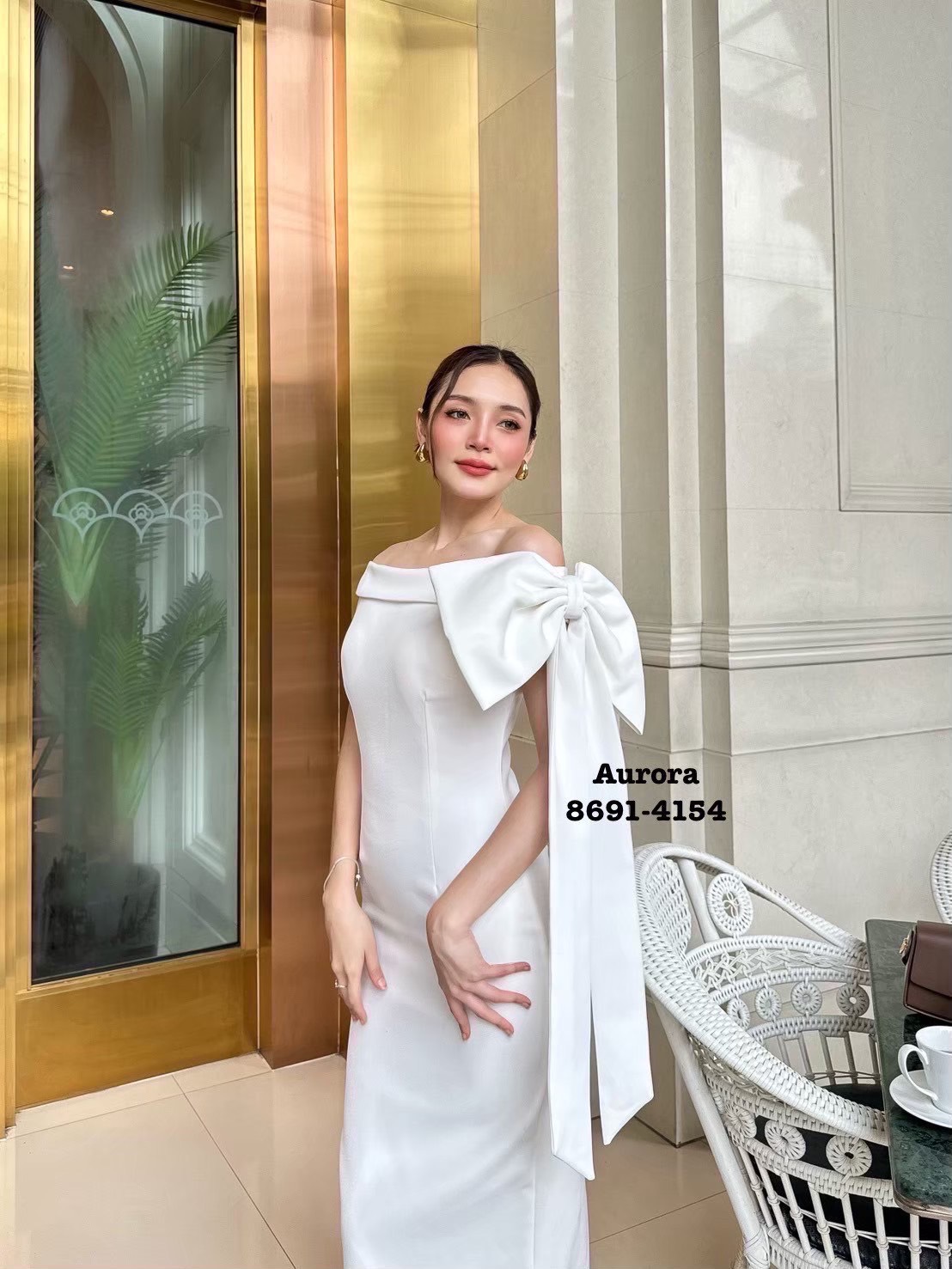 Label :: AURORA by RAMI-PAPHA เดรสเปิดไหล่โทนสีขาว สวยดูดีมีสไตล์ ด้านข้างซ้ายมือแต่งคล้ายโบว์ สวยงดงามคร่าาา งานผ้าดี๊ดี ผ้าดีมากๆ อกเสริมฟองน้ำเพื่อทรงสวย มีซับใน มีซิปหลัง