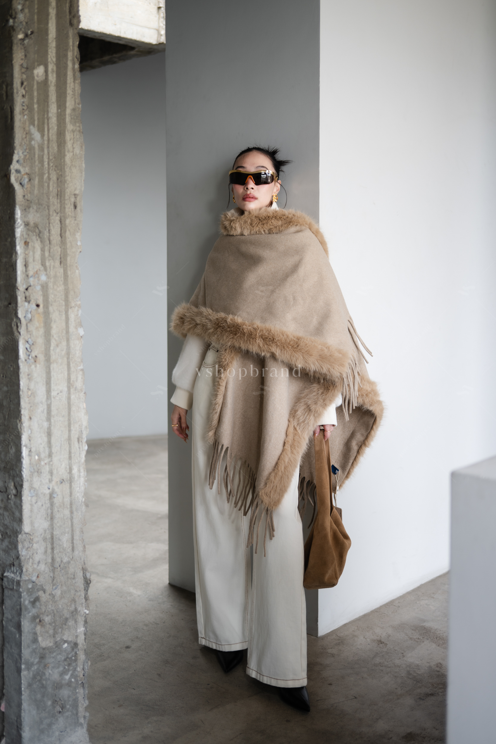 เสื้อคลุมทรงค้างคาวพู่ชาย ขอบเฟอร์