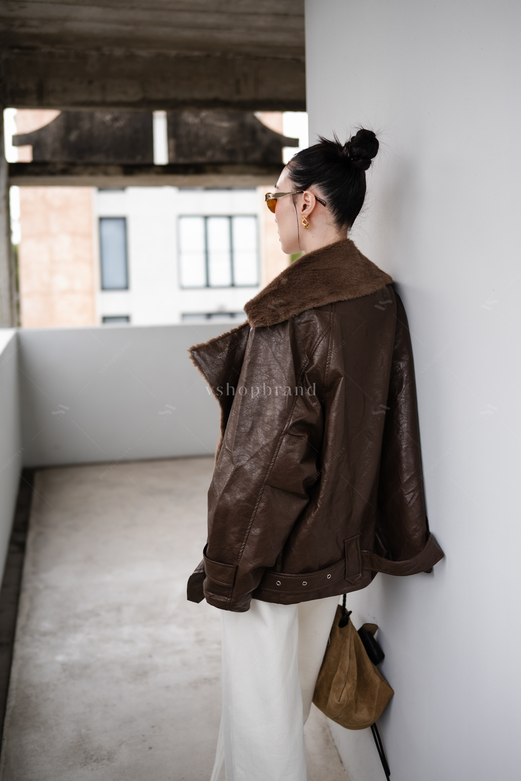 แจ็คเก็ตหนังแขนยาวปกขนเฟอร์ + เข็มขัด