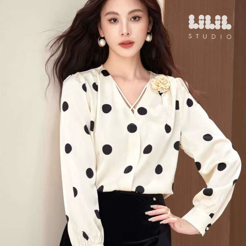 เสื้อซาตินลายจุด ใส่สบายมาก งานคุณภาพใส่สวย อินๆ ต้องมีนะคะสาวๆ