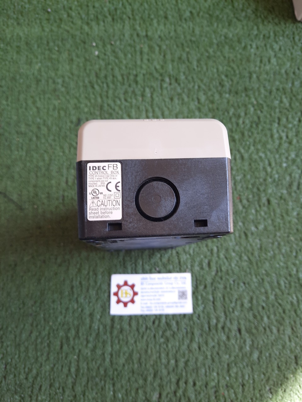 IDEC :กล่องคอนโทรล ฝาเทาขาว FB1W-311Z 3ช่อง